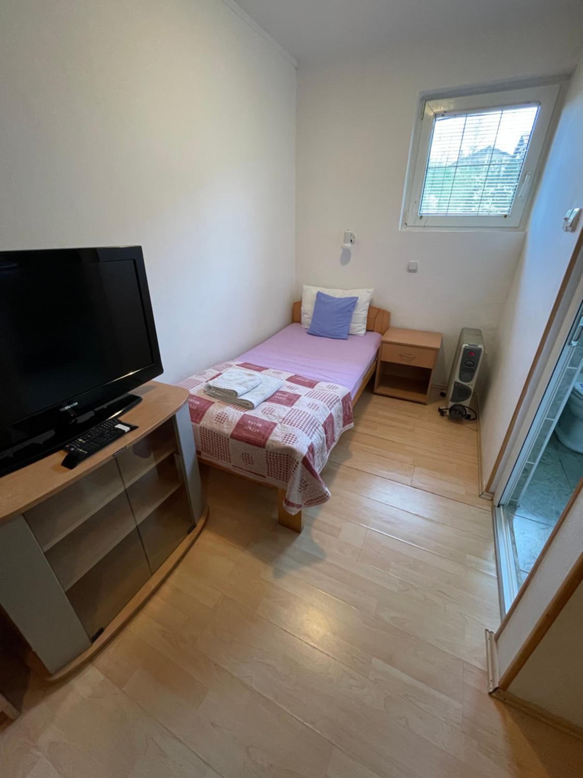 Triple Room with Private Bathroom photo 3