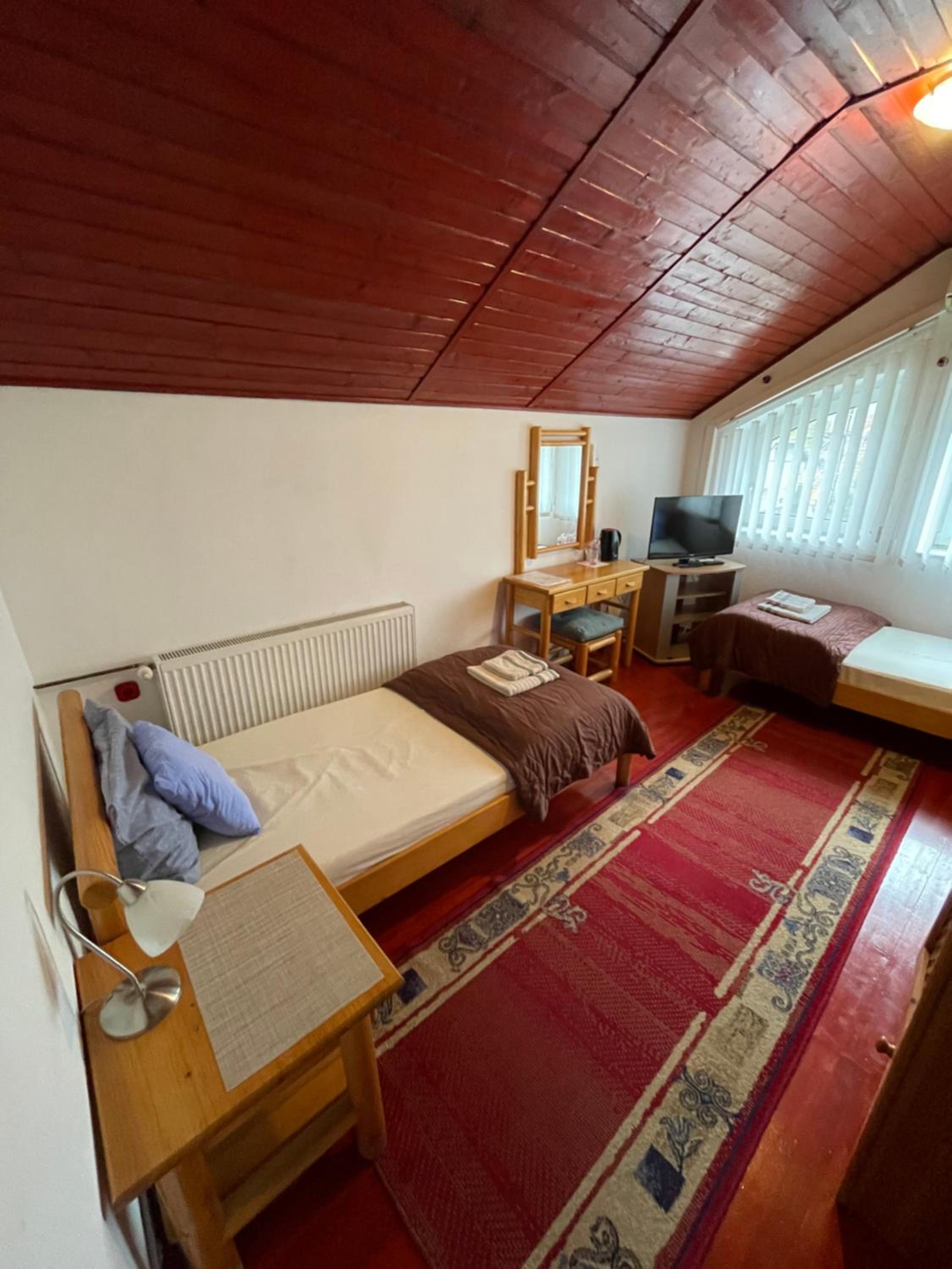Twin Room with Bathroom photo 2