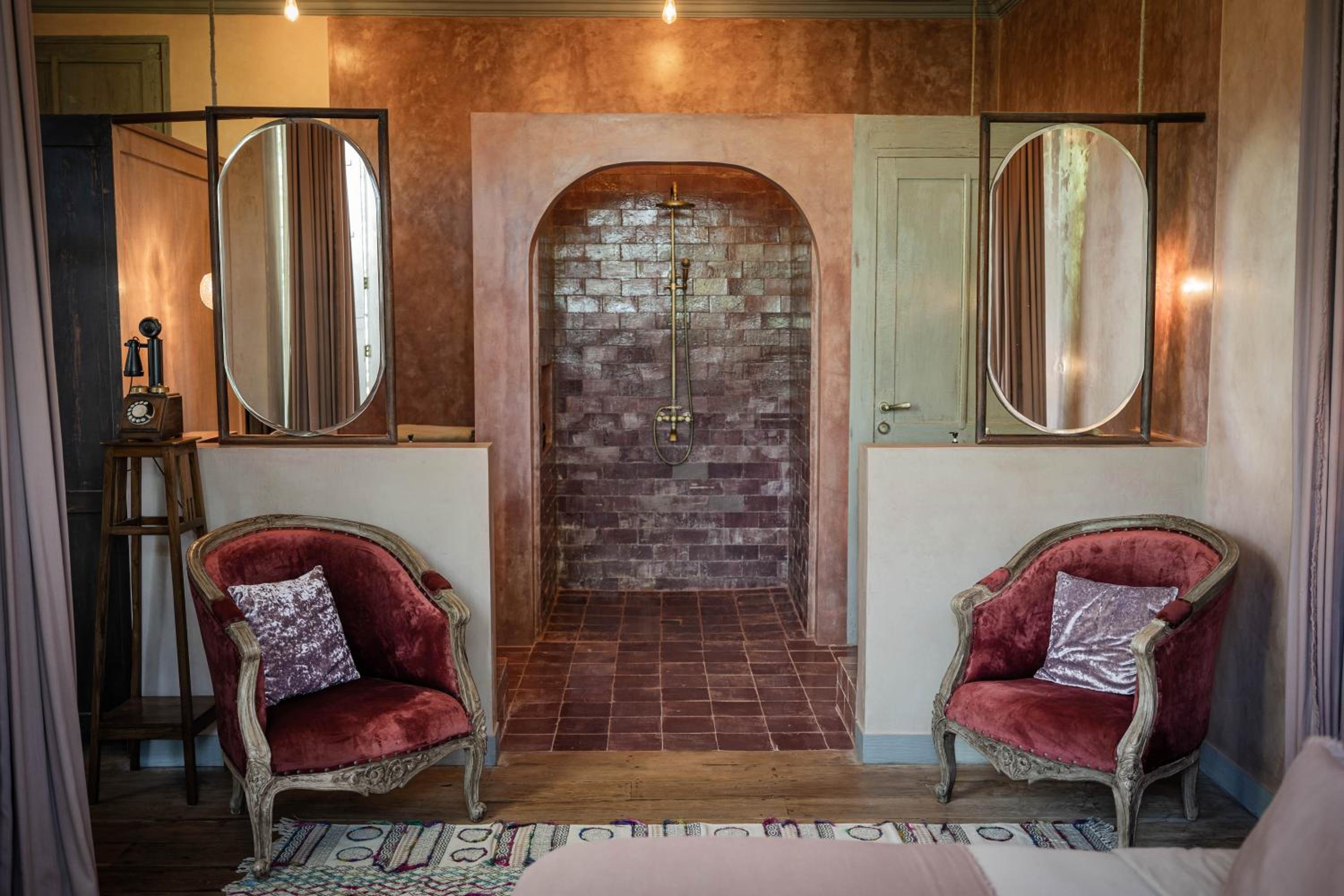 Deluxe Room with Complimentary Afternoon Tea photo 3