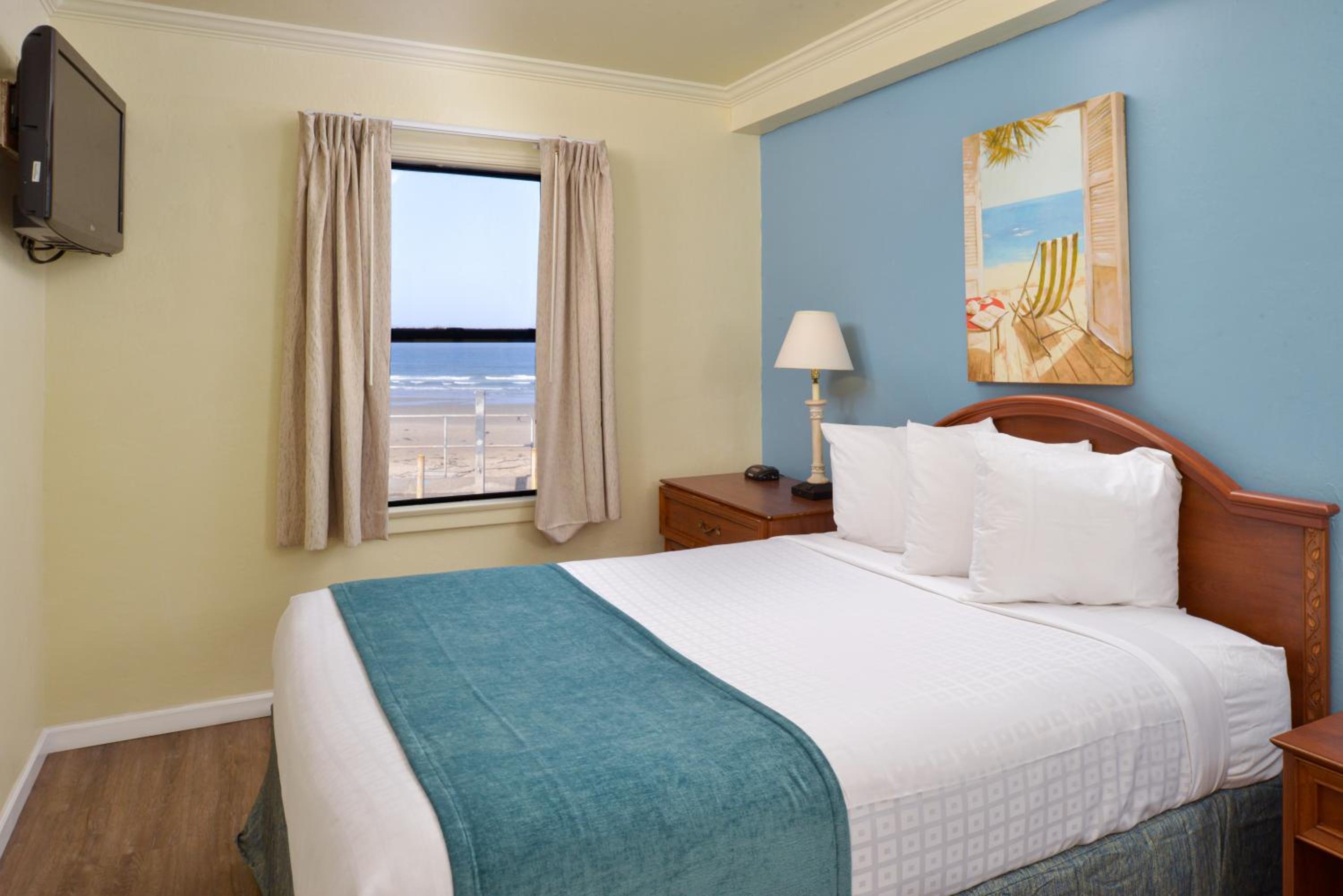 Queen Suite with Sea View - Photo 3