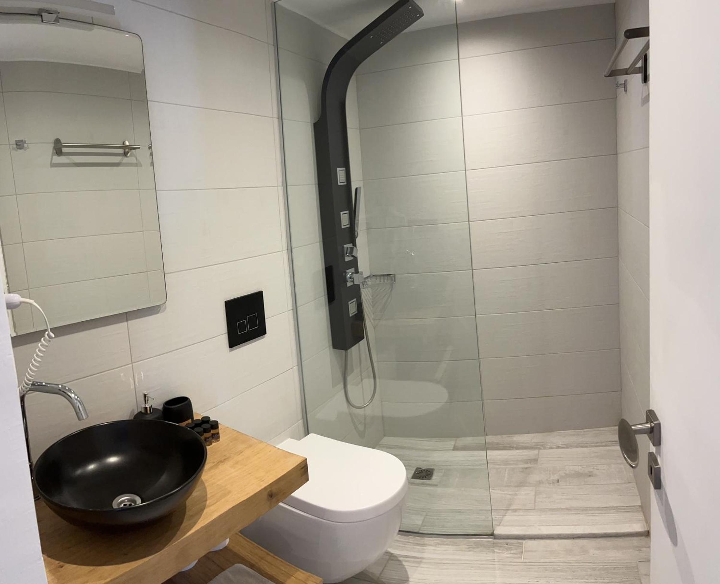 Deluxe Double or Twin Room - Photo 6