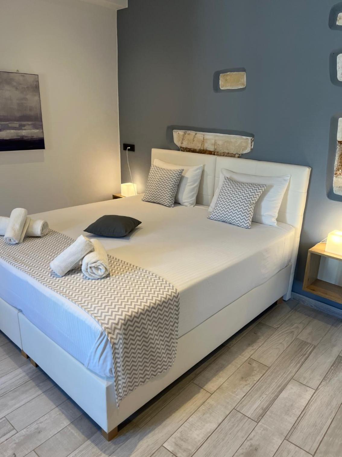 Deluxe Double or Twin Room - Photo 5