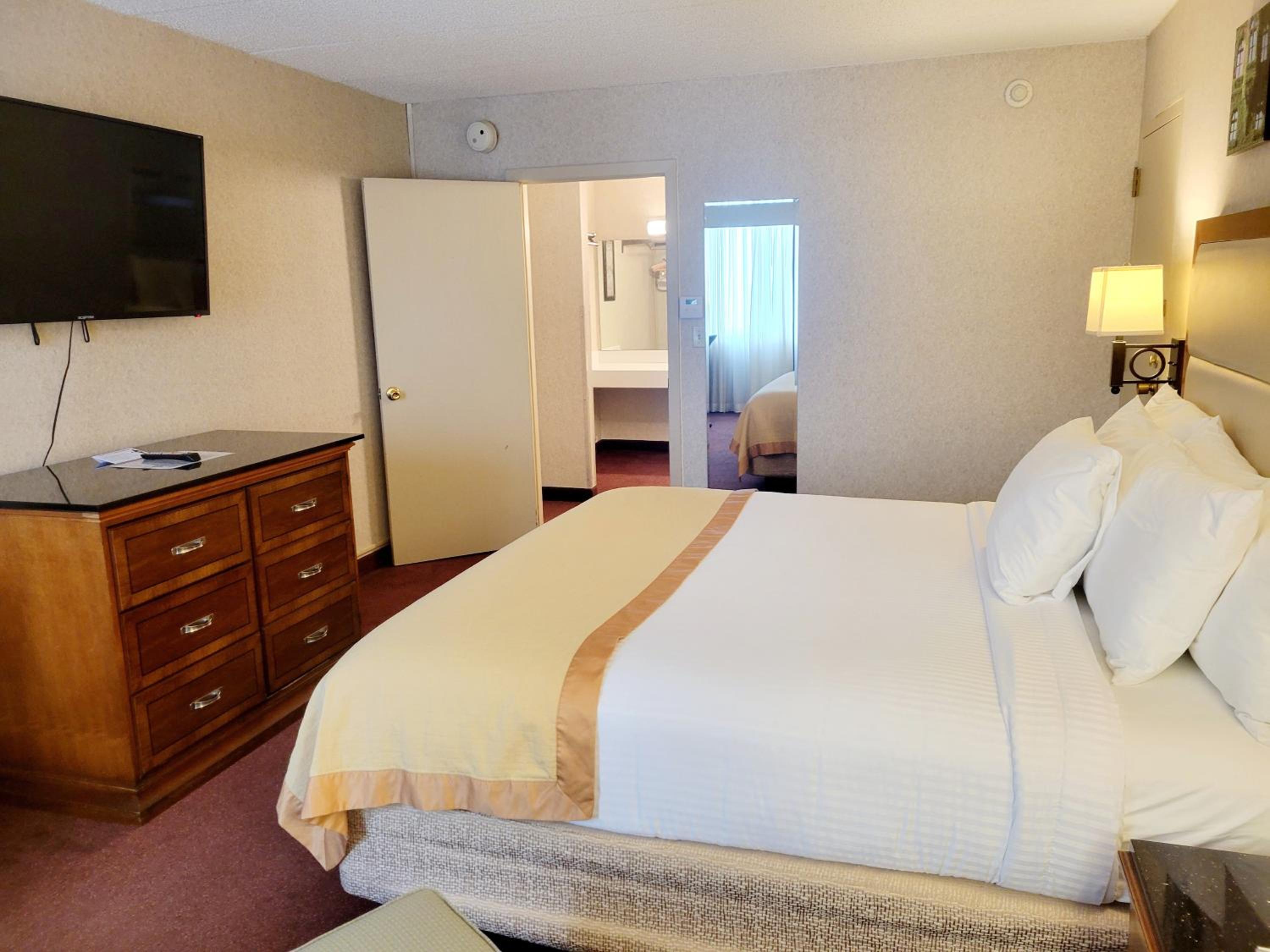 Two Room Kings Suite Non-Smoking