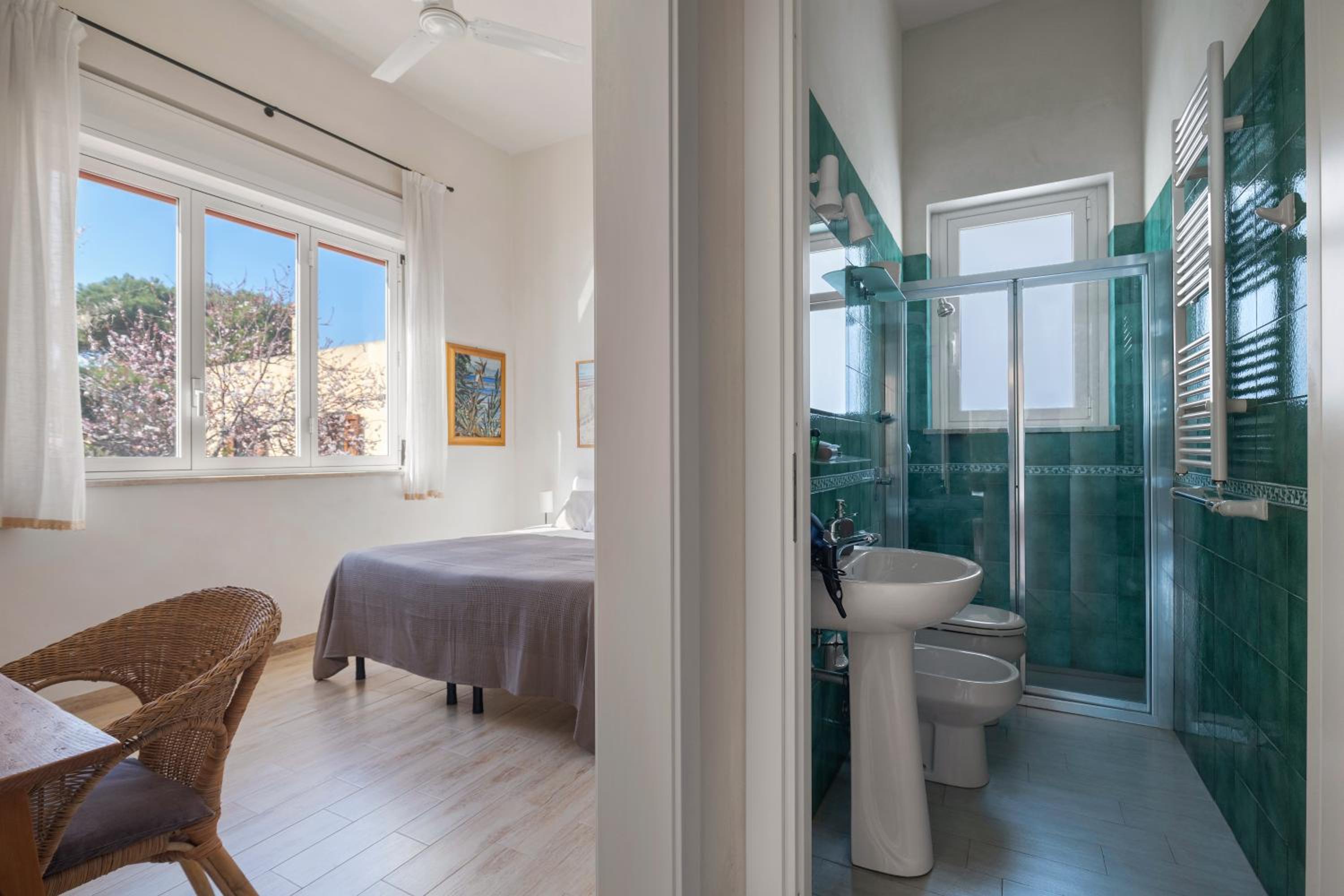Double or Twin Room with Sea View photo 2