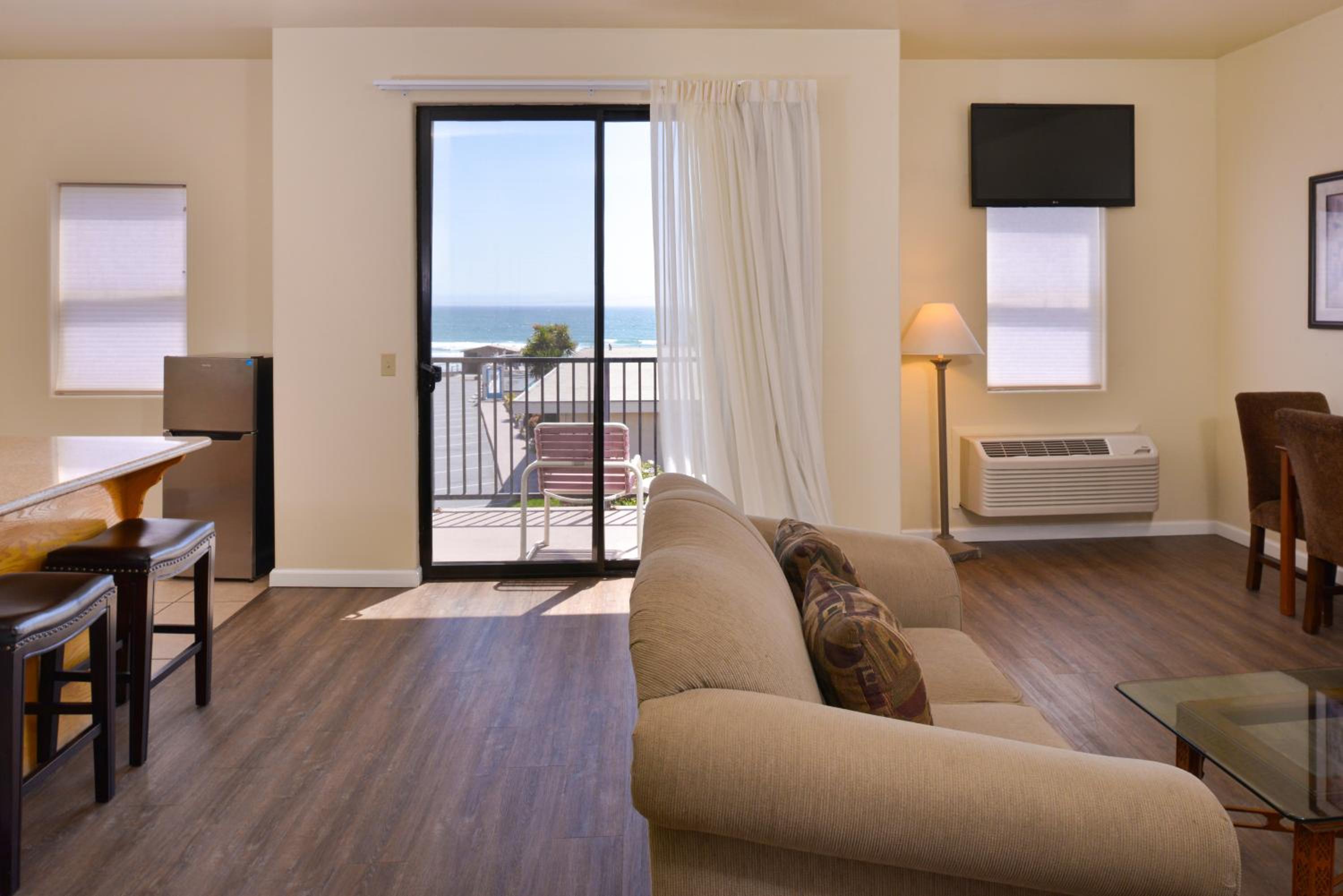 Executive Suite - Photo 4