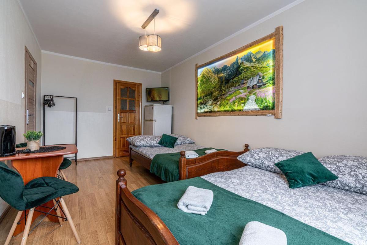 Quadruple Room with Private Bathroom photo 3