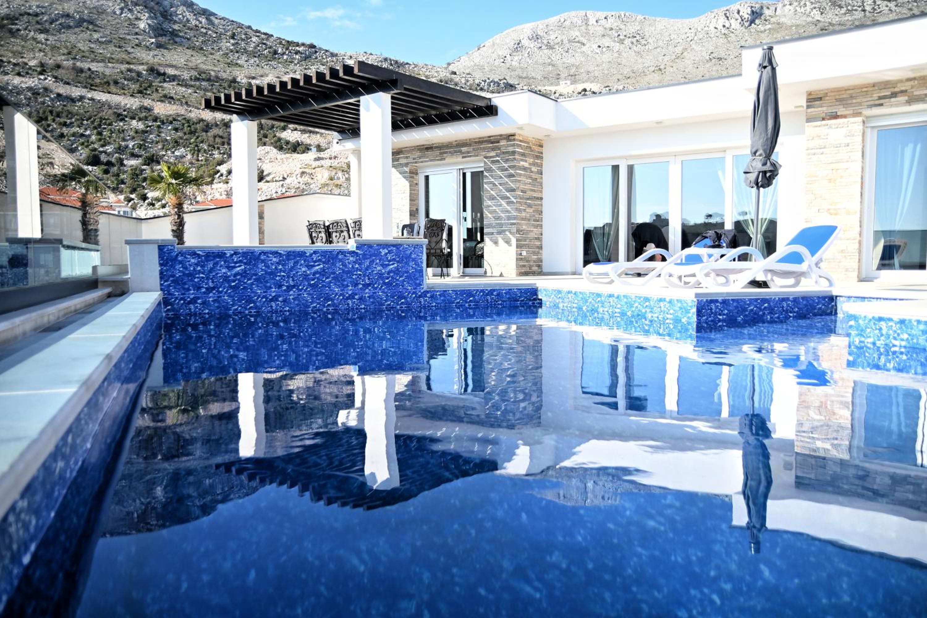 Three-Bedroom Villa photo 2