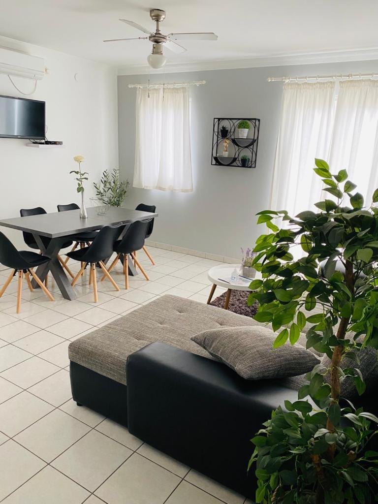 Two-Bedroom Apartment with Sea View photo 2