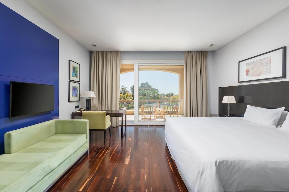 Deluxe King Room photo 1
