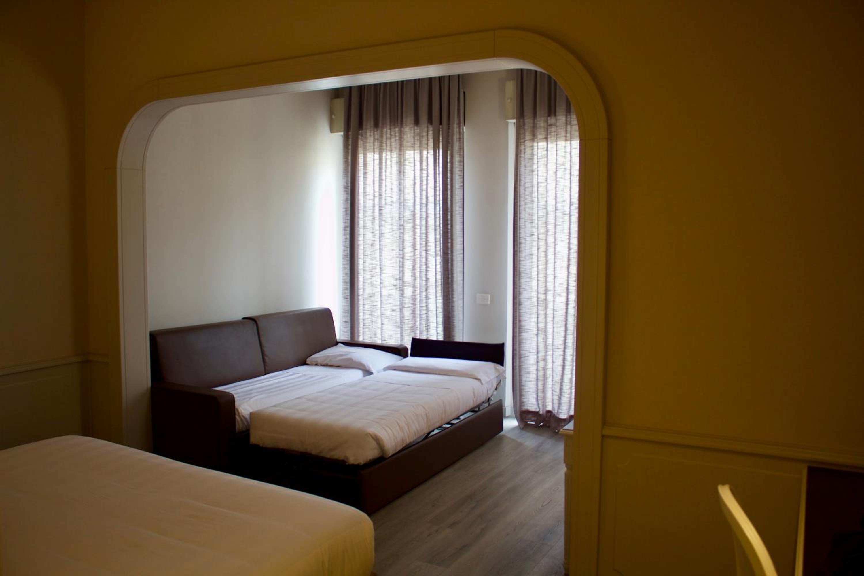Junior Suite with Terrace - Photo 17