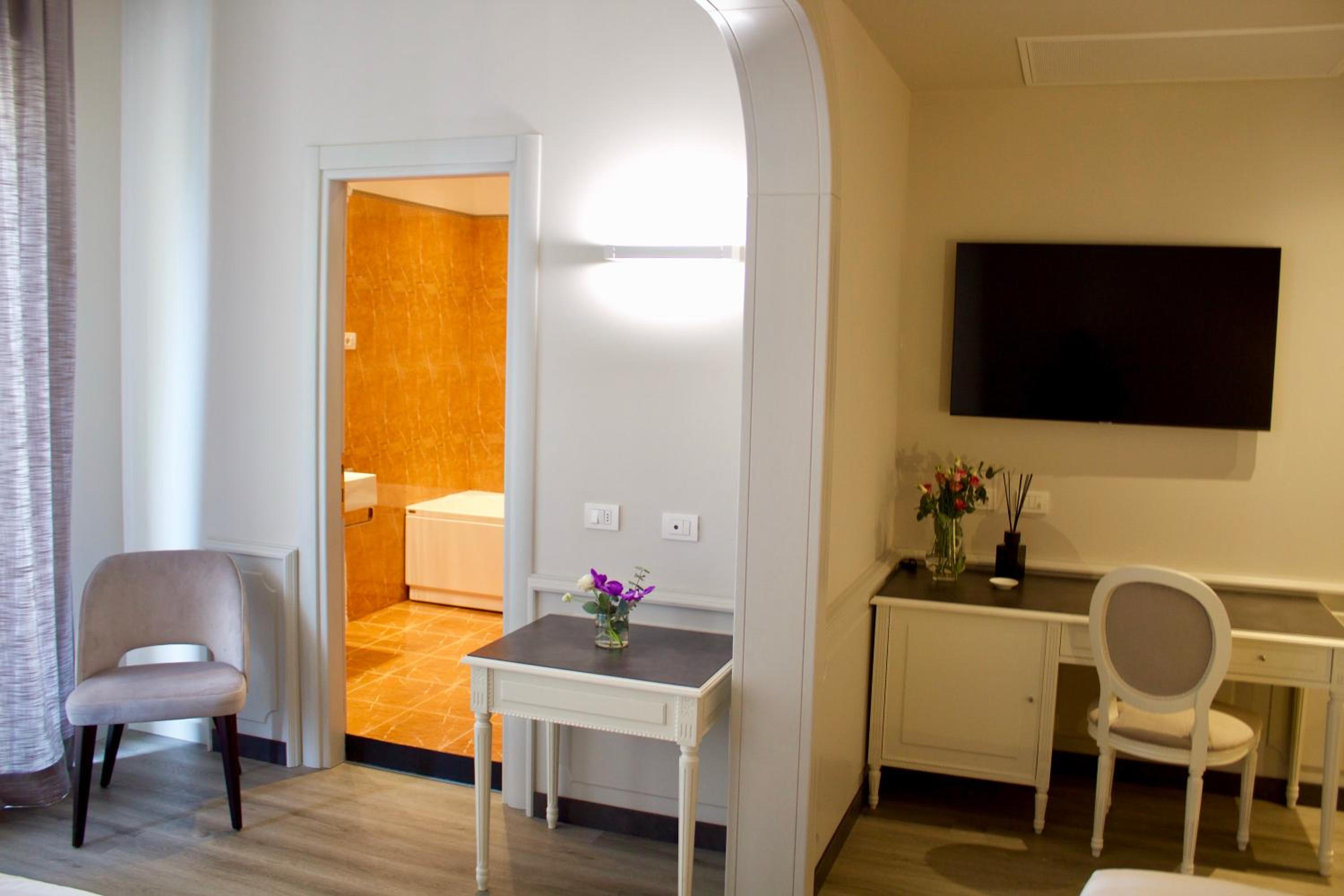 Junior Suite with Terrace - Photo 16