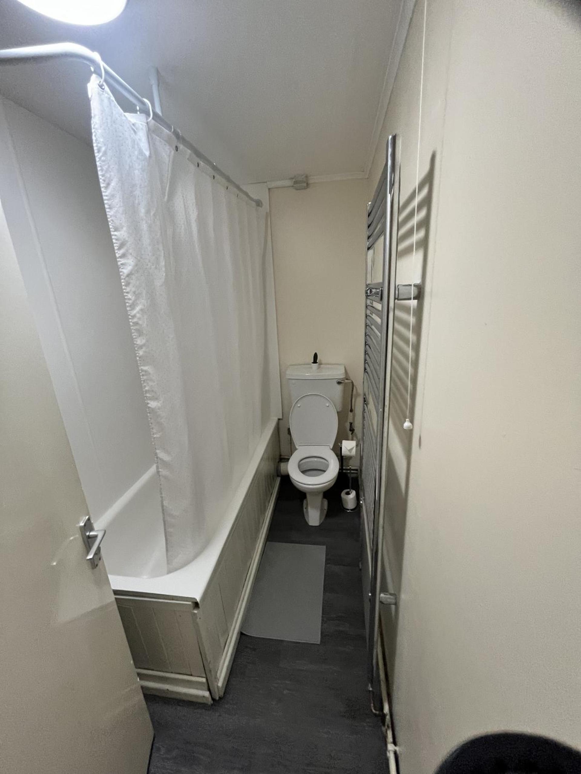 Deluxe Double Room with Shower photo 2