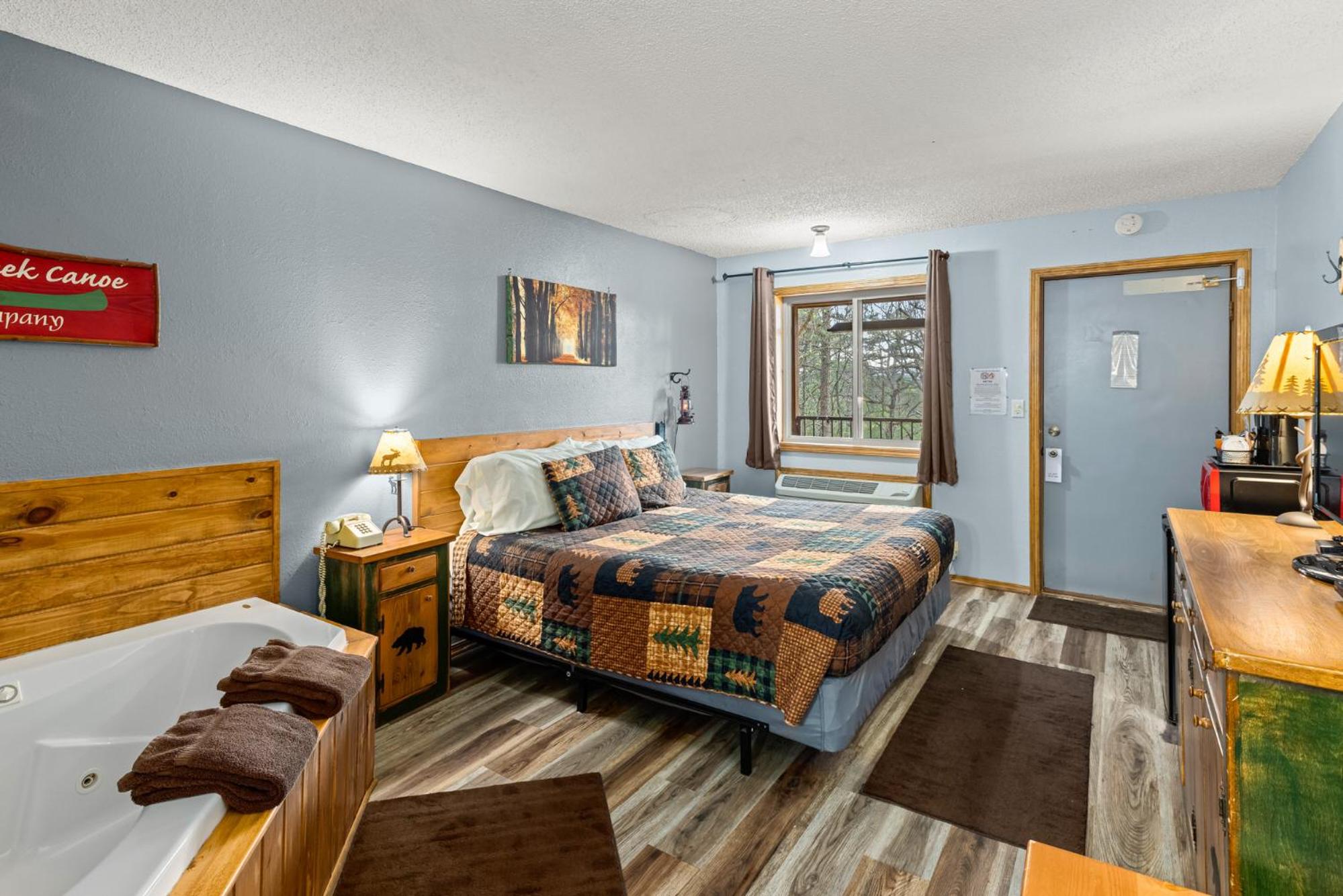 Deluxe Forest View King Room with Spa Bath photo 1