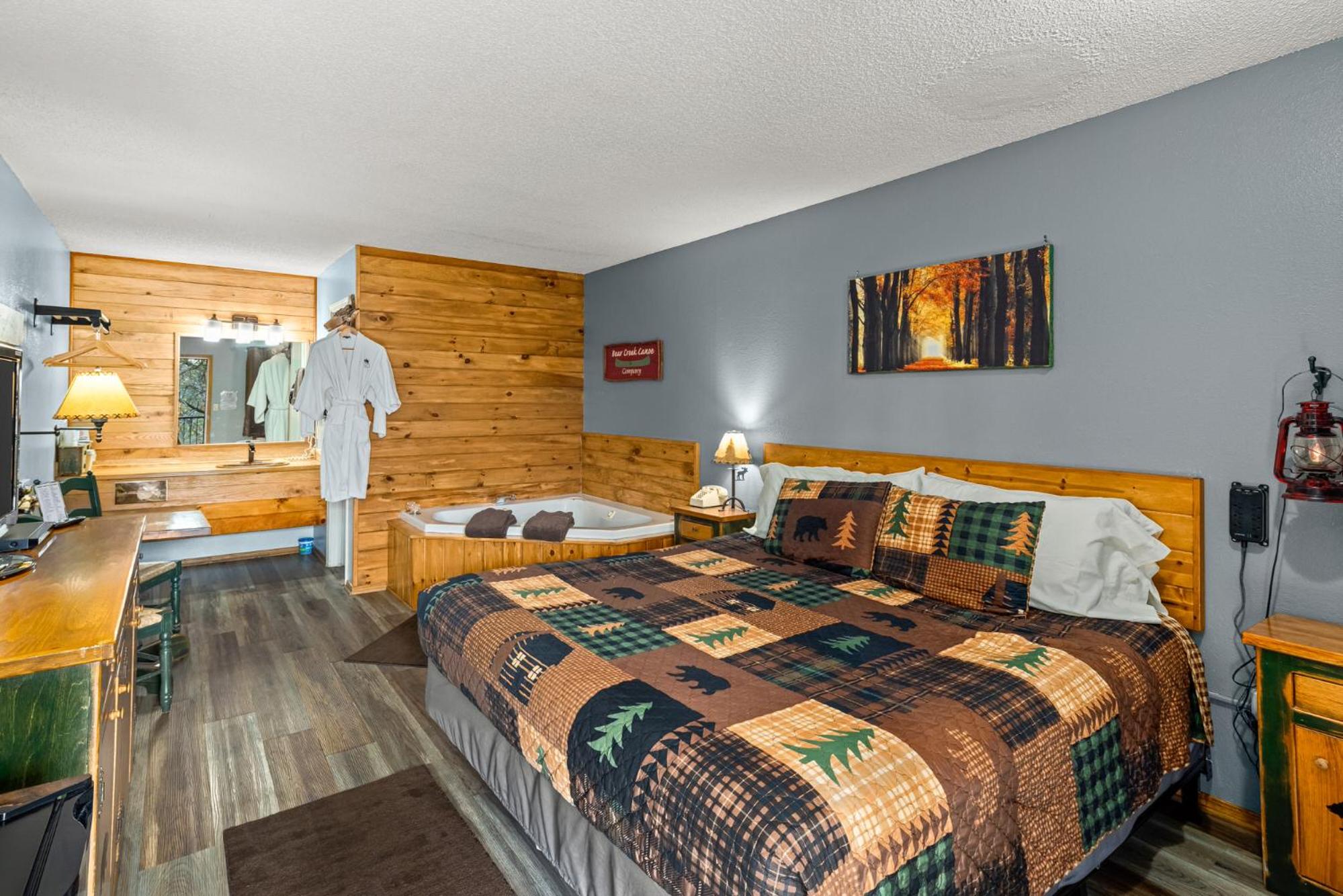 Deluxe Forest View King Room with Spa Bath photo 2