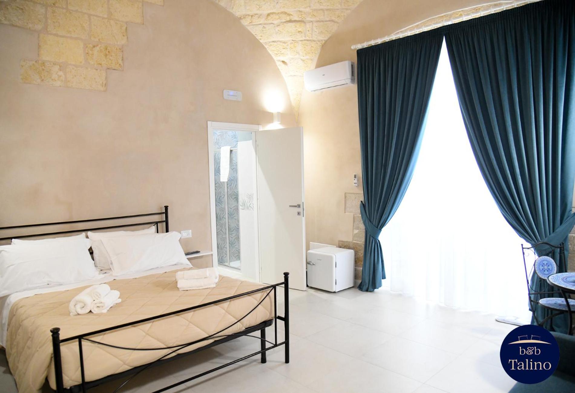 Deluxe King Room photo 1