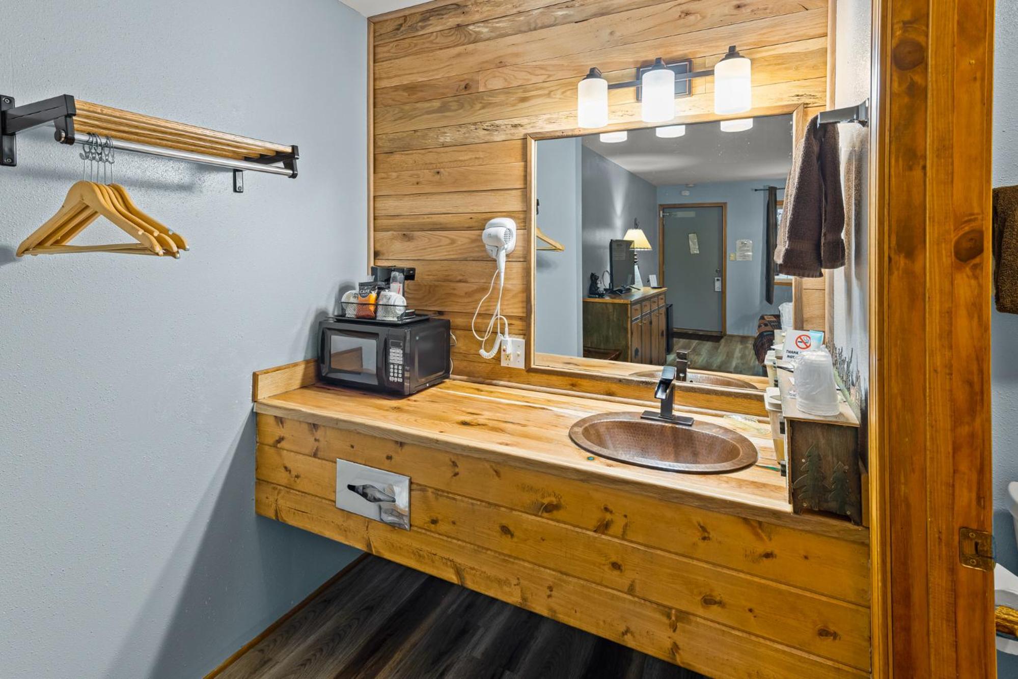 Deluxe King Room photo 2