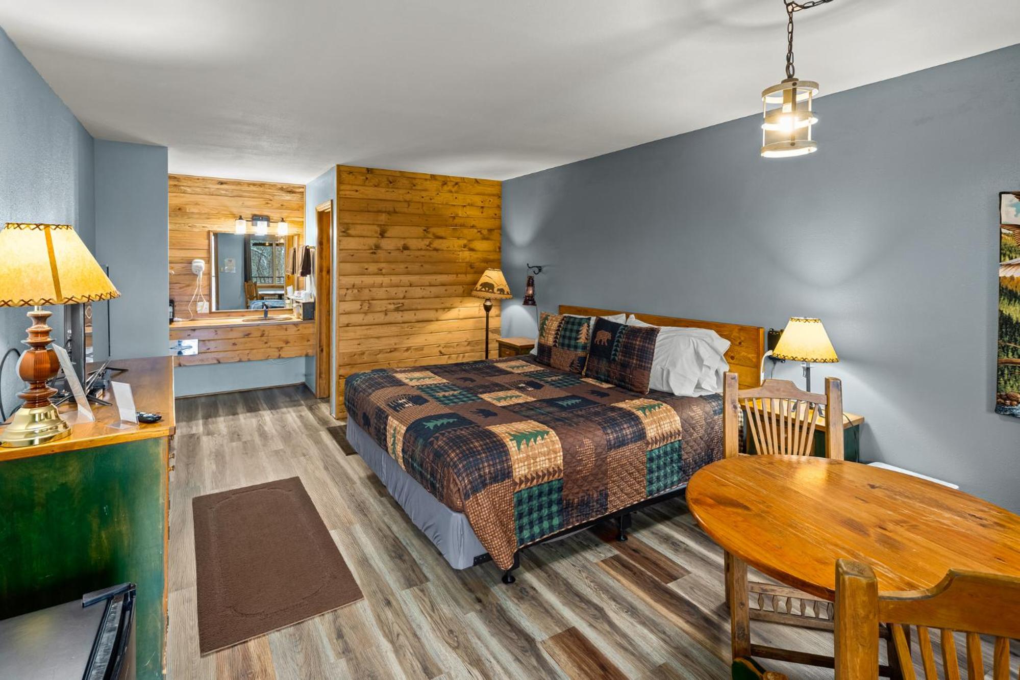 Deluxe King Room photo 1
