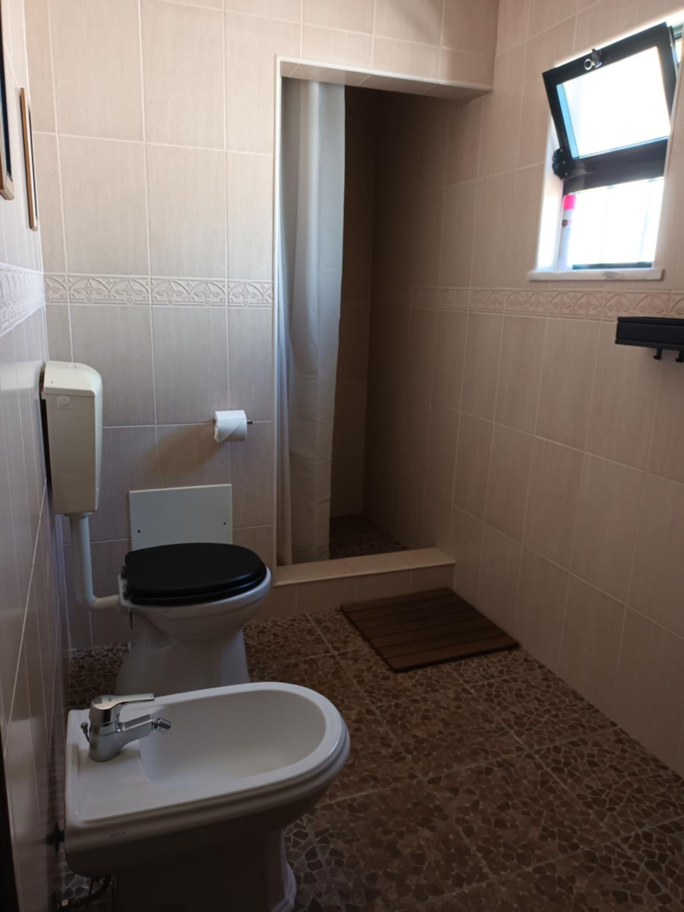 Double Room with Shared Bathroom photo 3