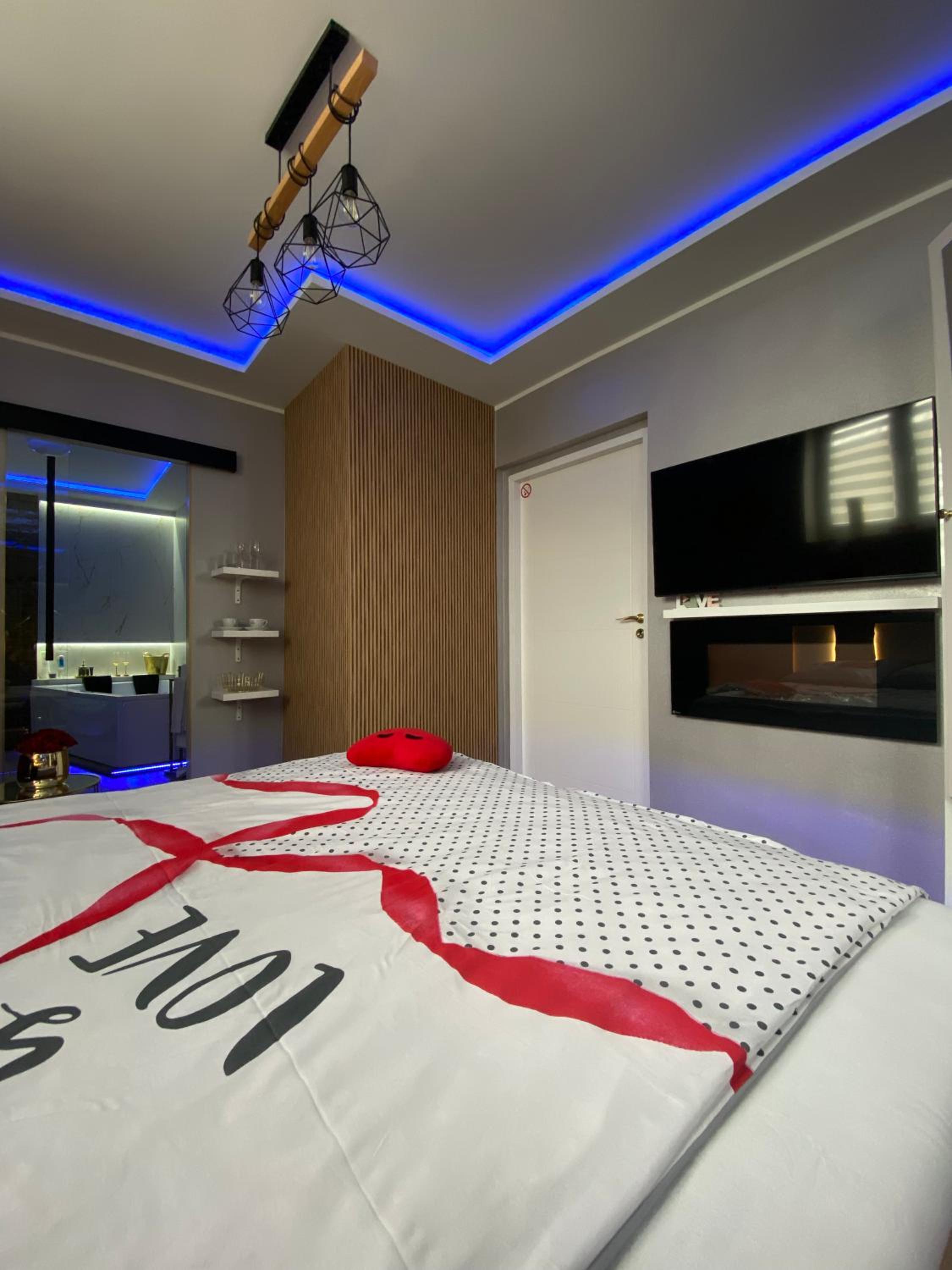 One-Bedroom Apartment - Photo 6