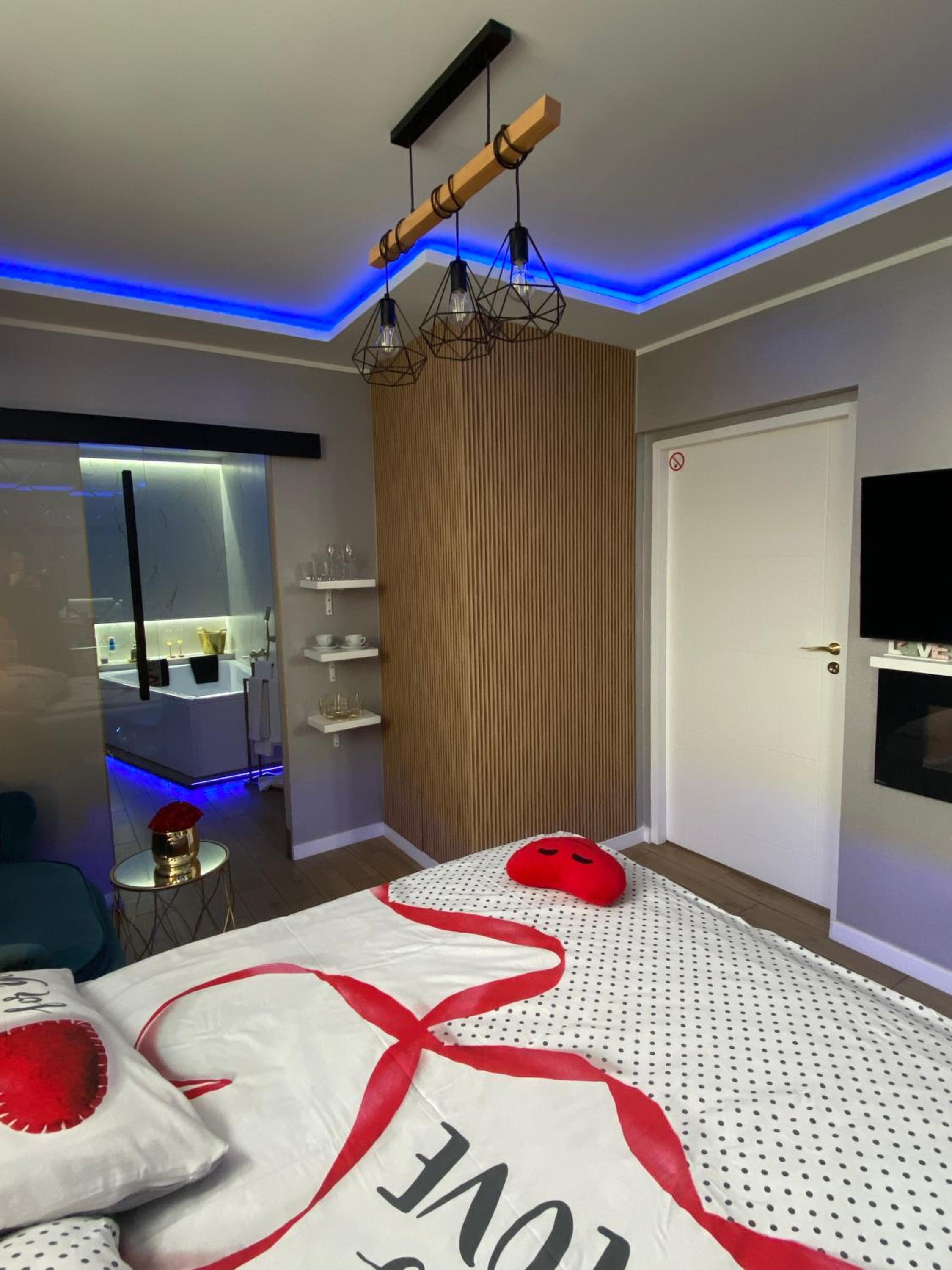 One-Bedroom Apartment - Photo 7
