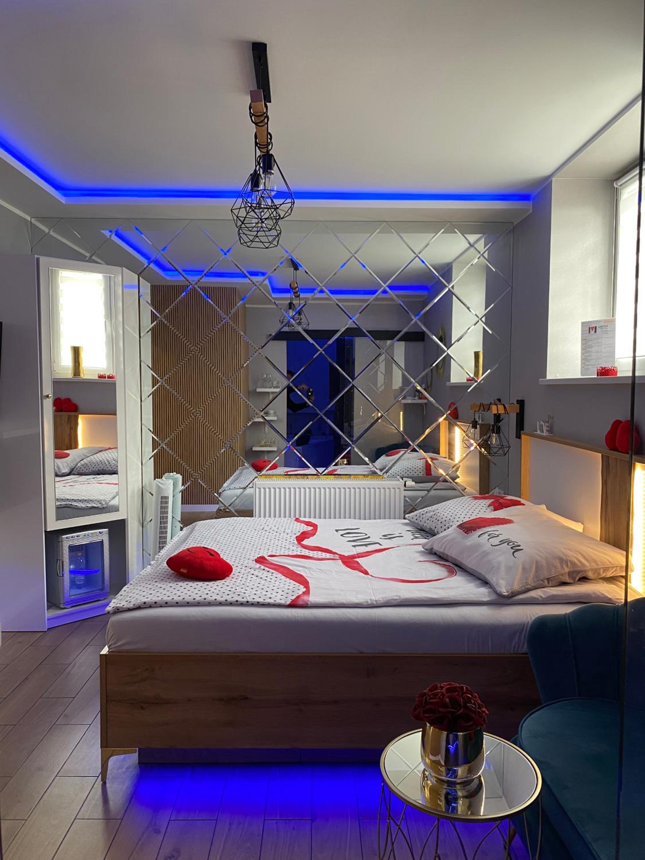 One-Bedroom Apartment - Photo 8