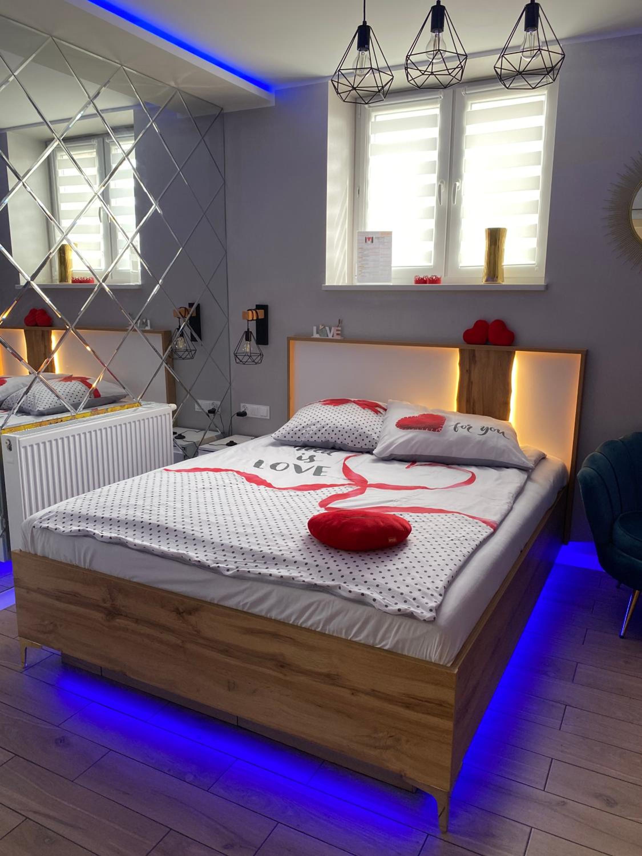 One-Bedroom Apartment - Photo 12