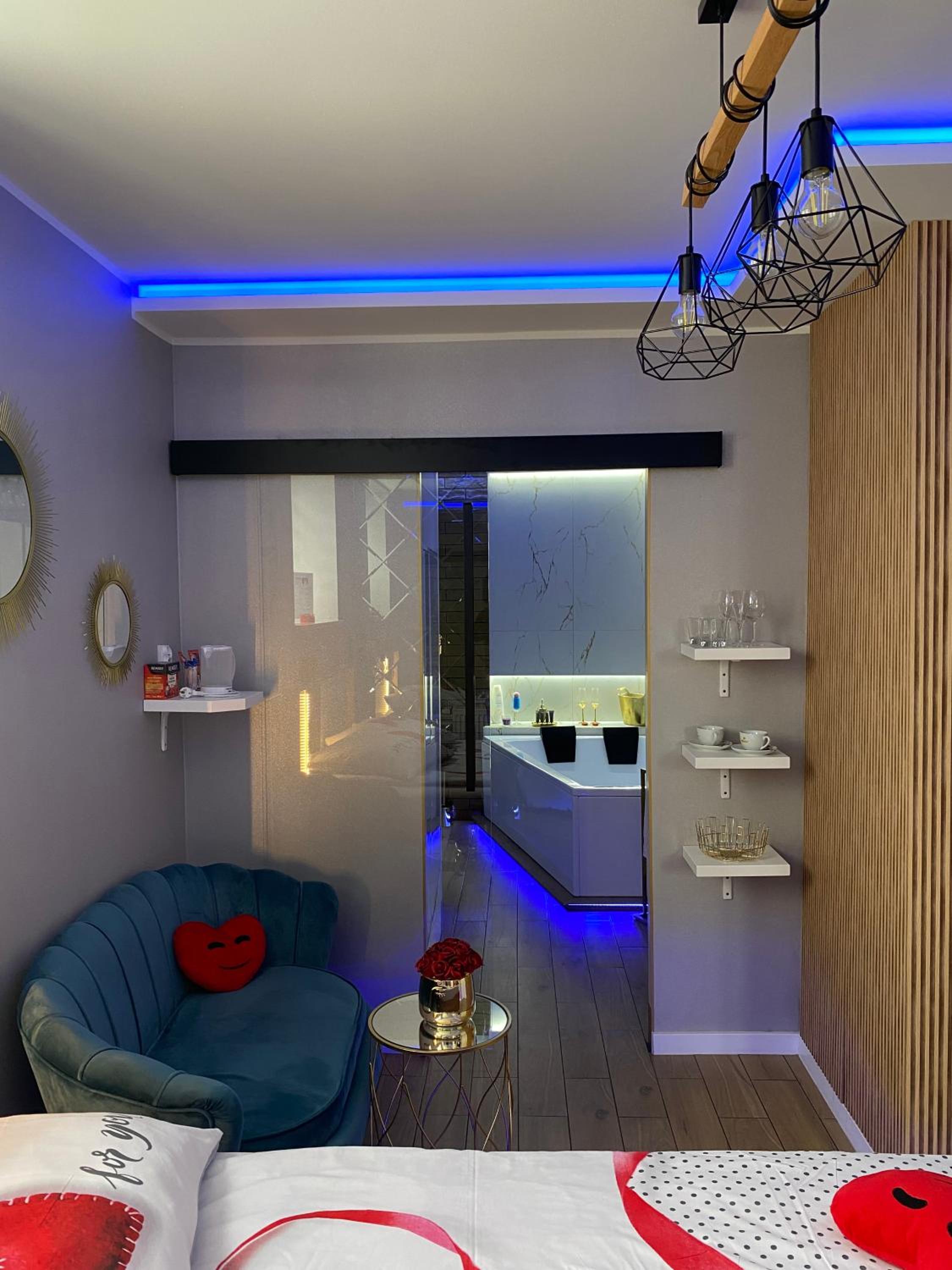 One-Bedroom Apartment - Photo 13