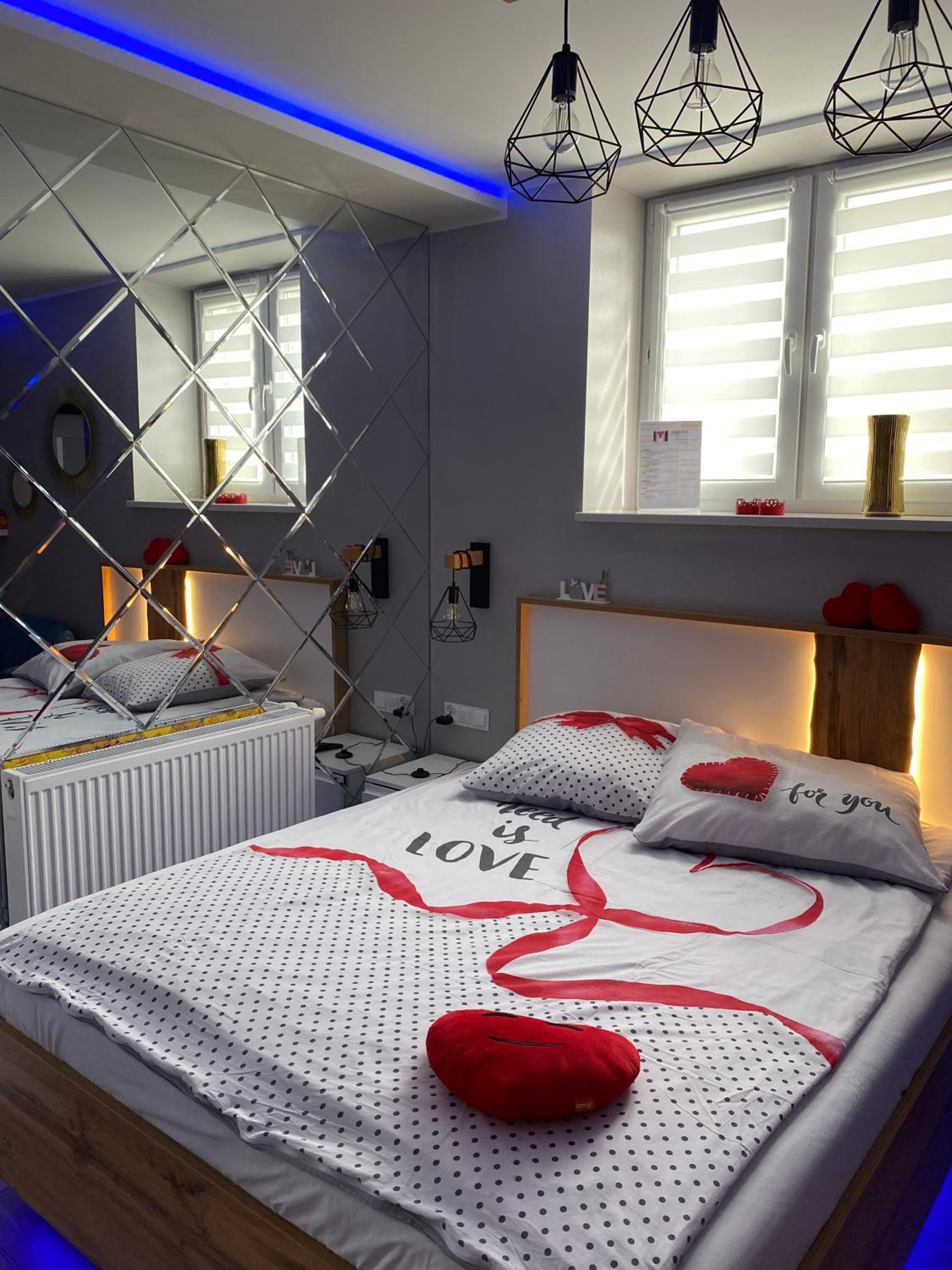 One-Bedroom Apartment - Photo 14