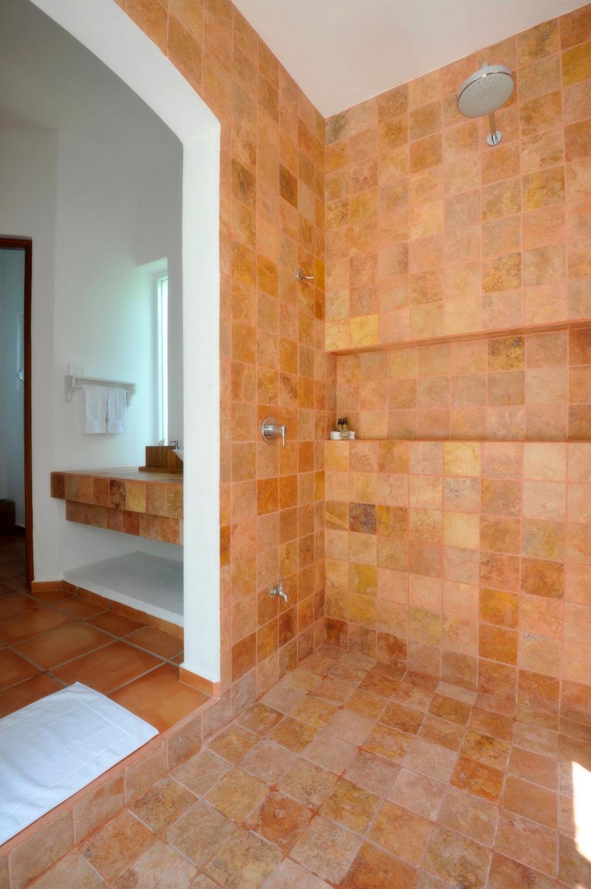 Suite - Photo 6