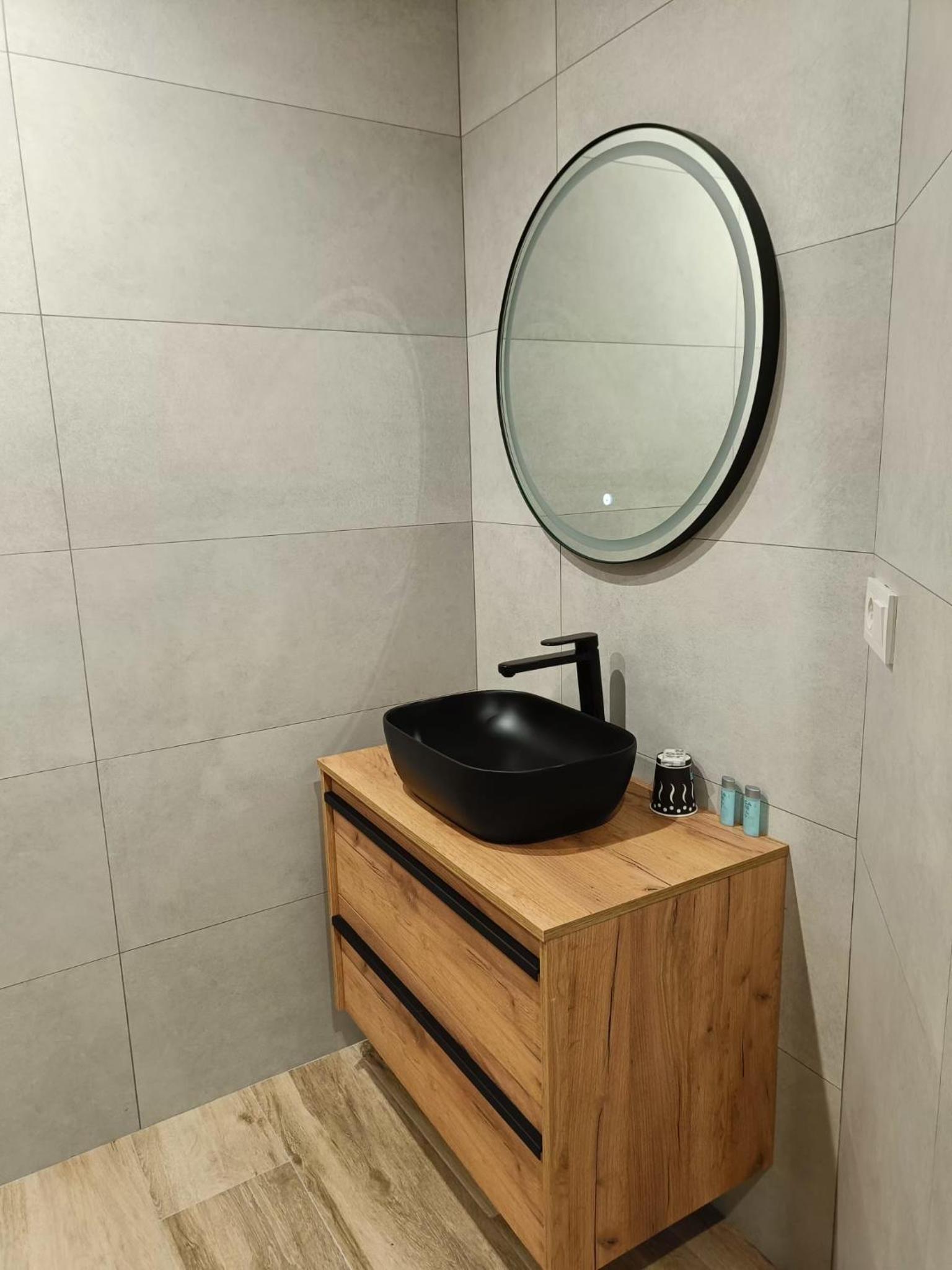 Double Room - Photo 28