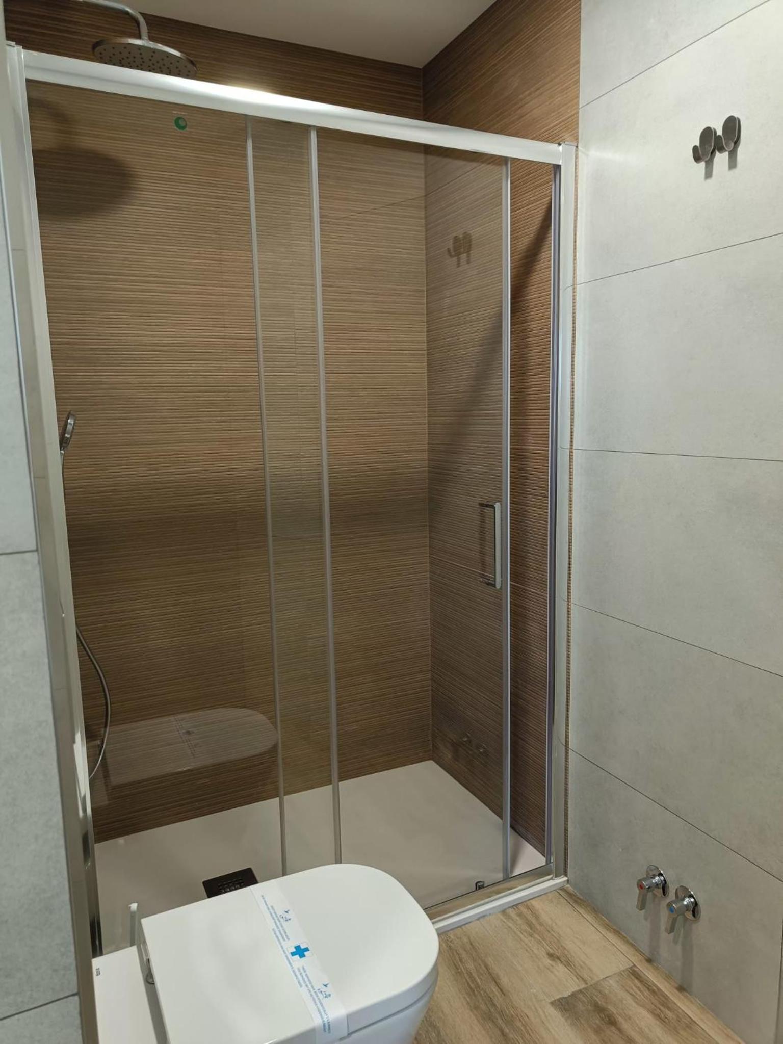 Double Room - Photo 12