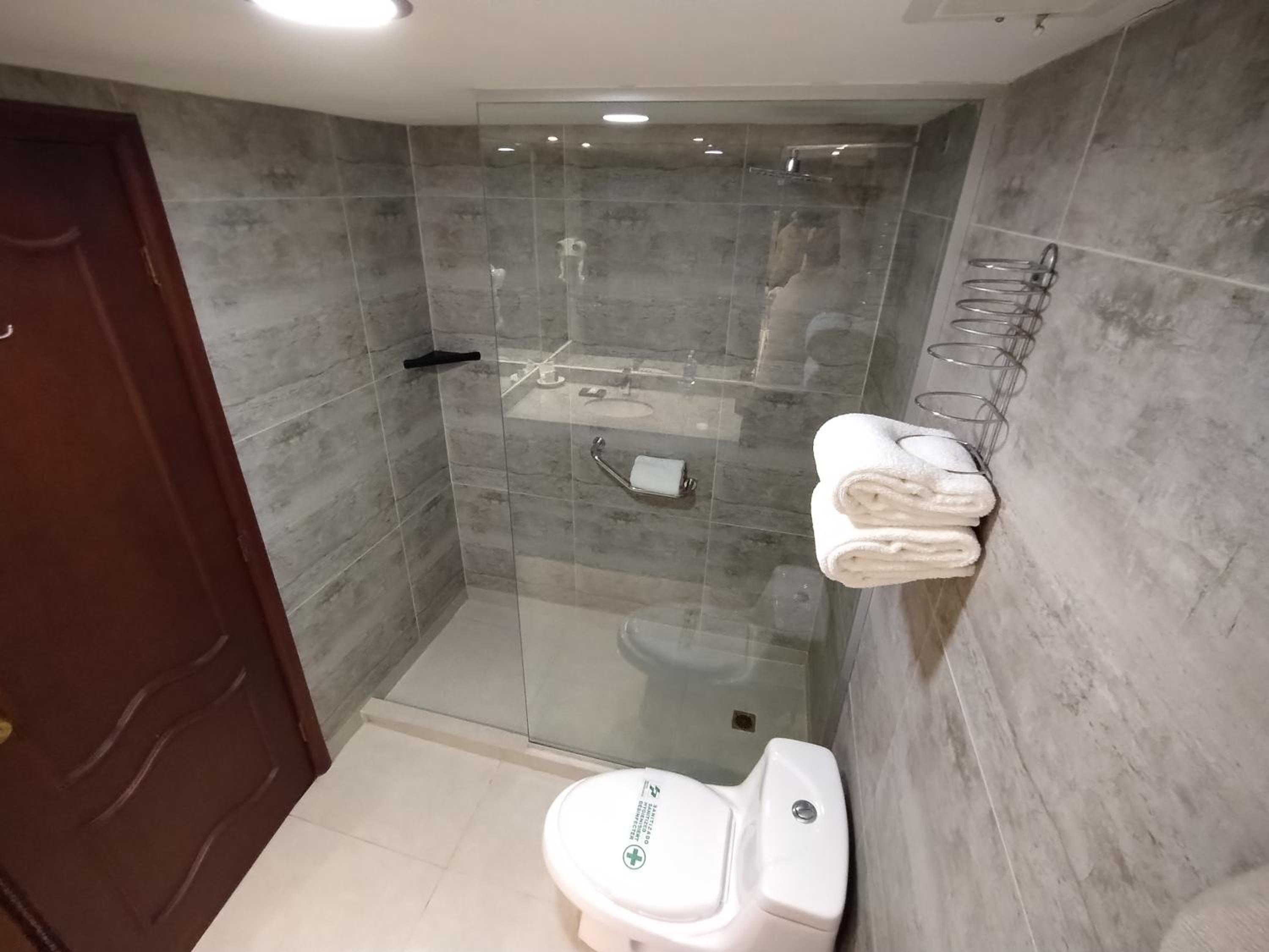 Standard Double Room thumbnail 5