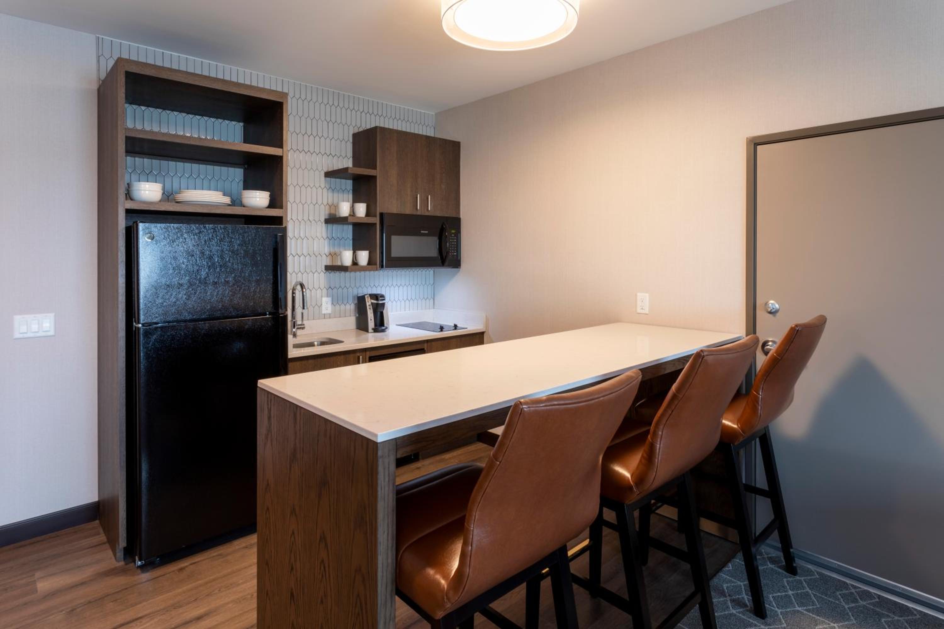 One-Bedroom King Suite with Mobility/Hearing Access, Roll-In Shower and Track View - Photo 2