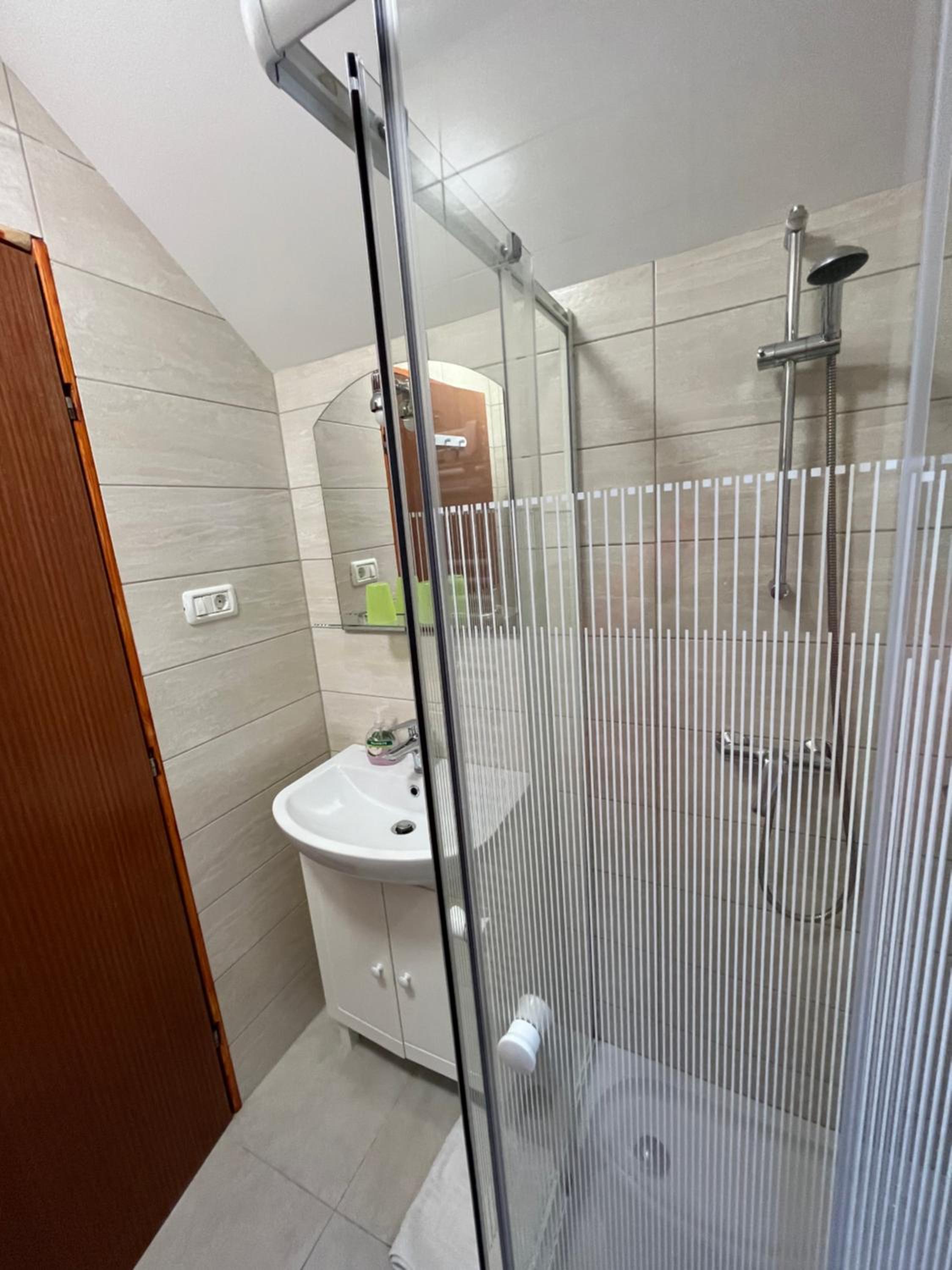 Apartment with Terrace - Photo 8