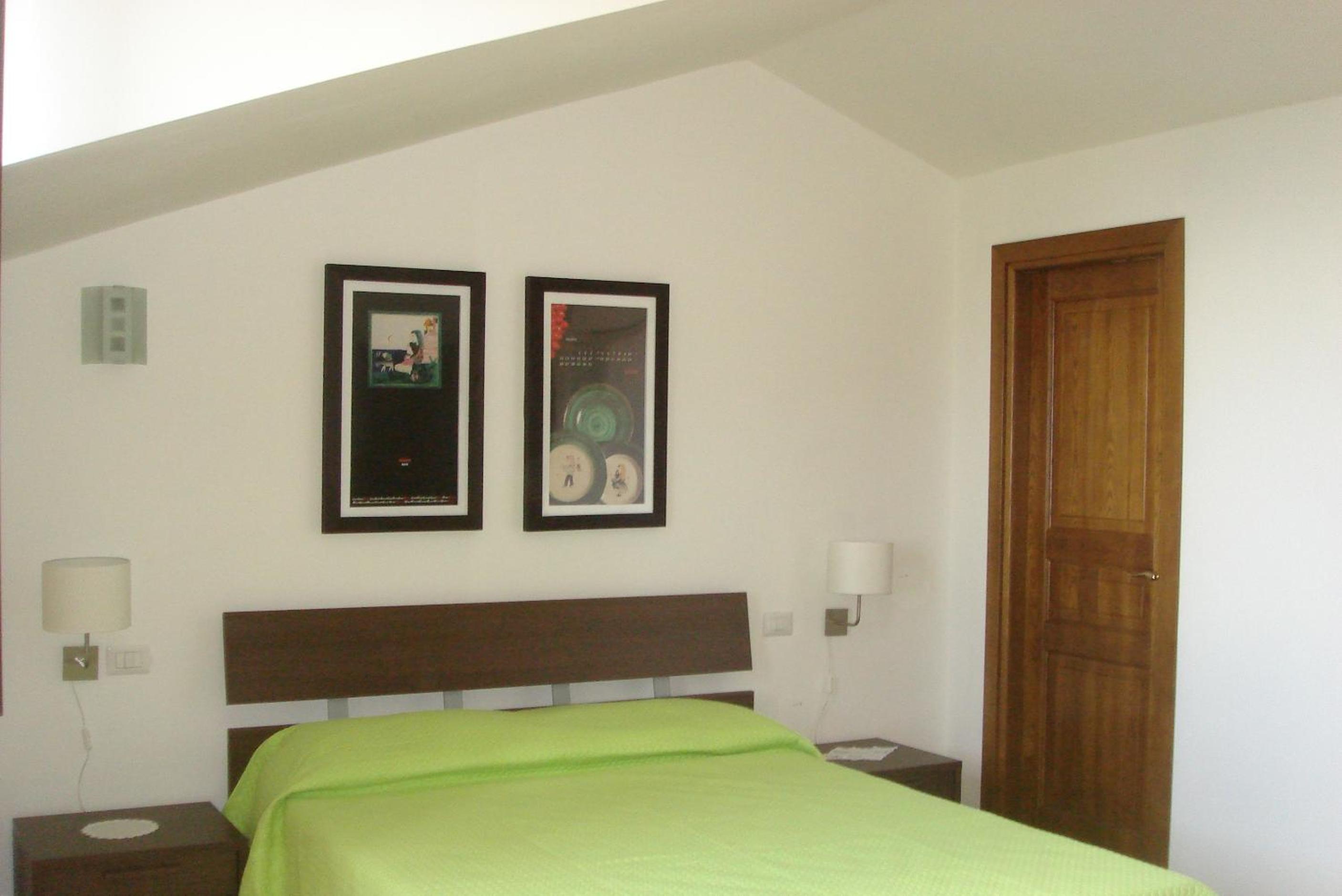 Large Double Room - Photo 1