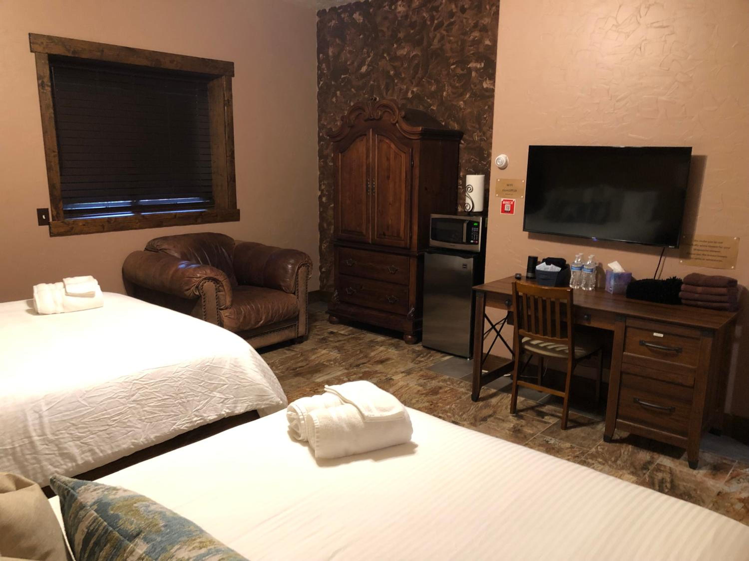 Quadruple Room with Shared Bathroom