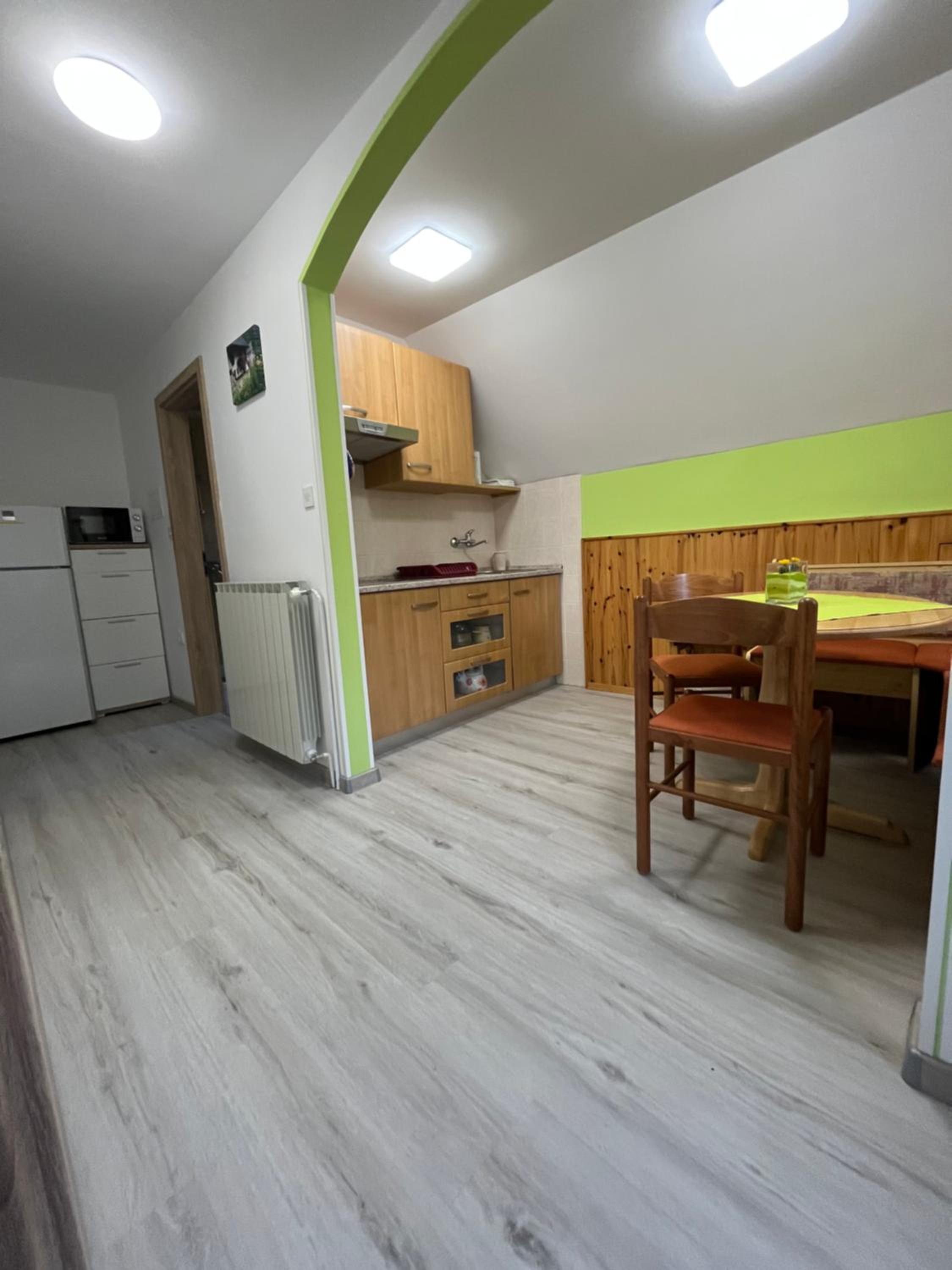 Apartment with Mountain View - Photo 3