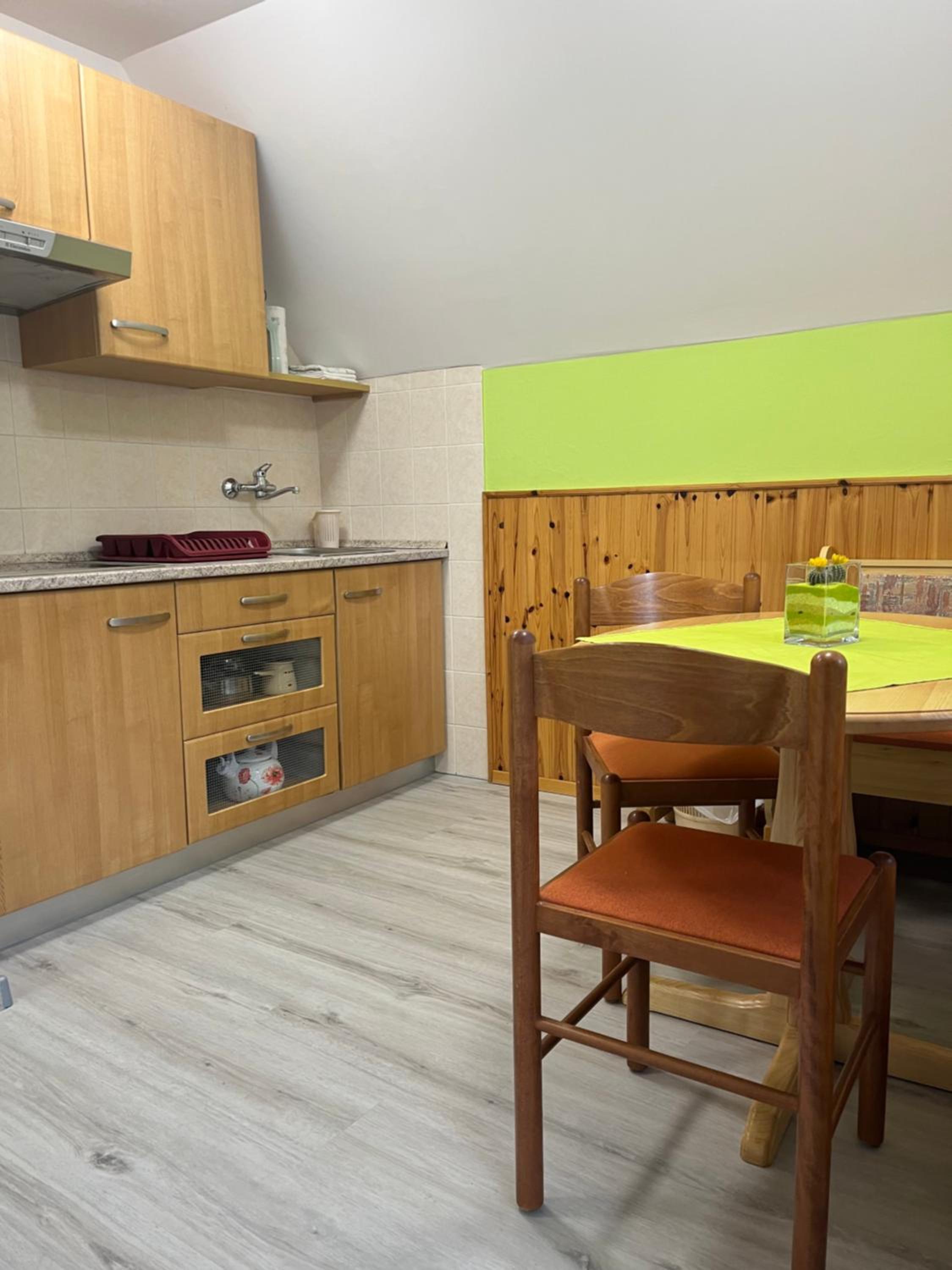 Apartment with Mountain View - Photo 2