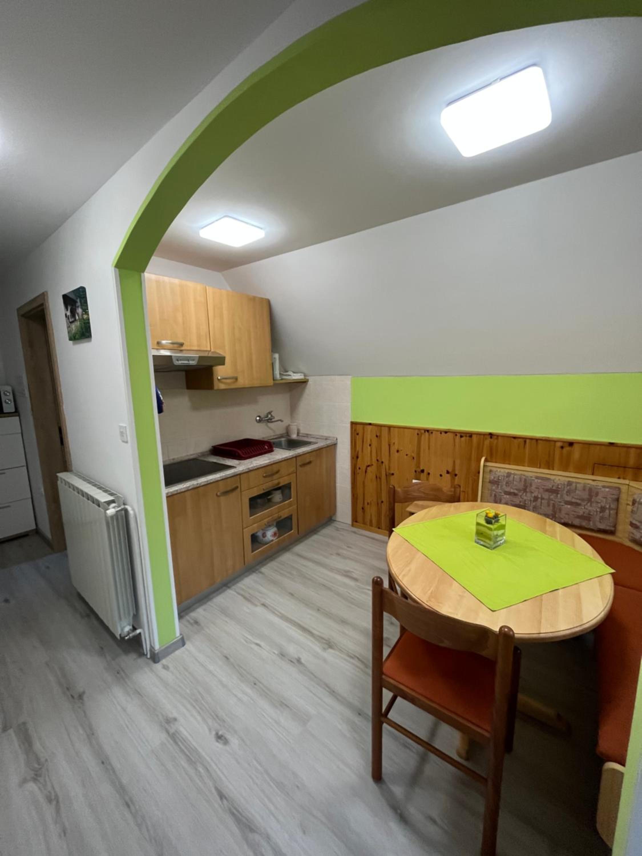 Apartment with Mountain View - Photo 4