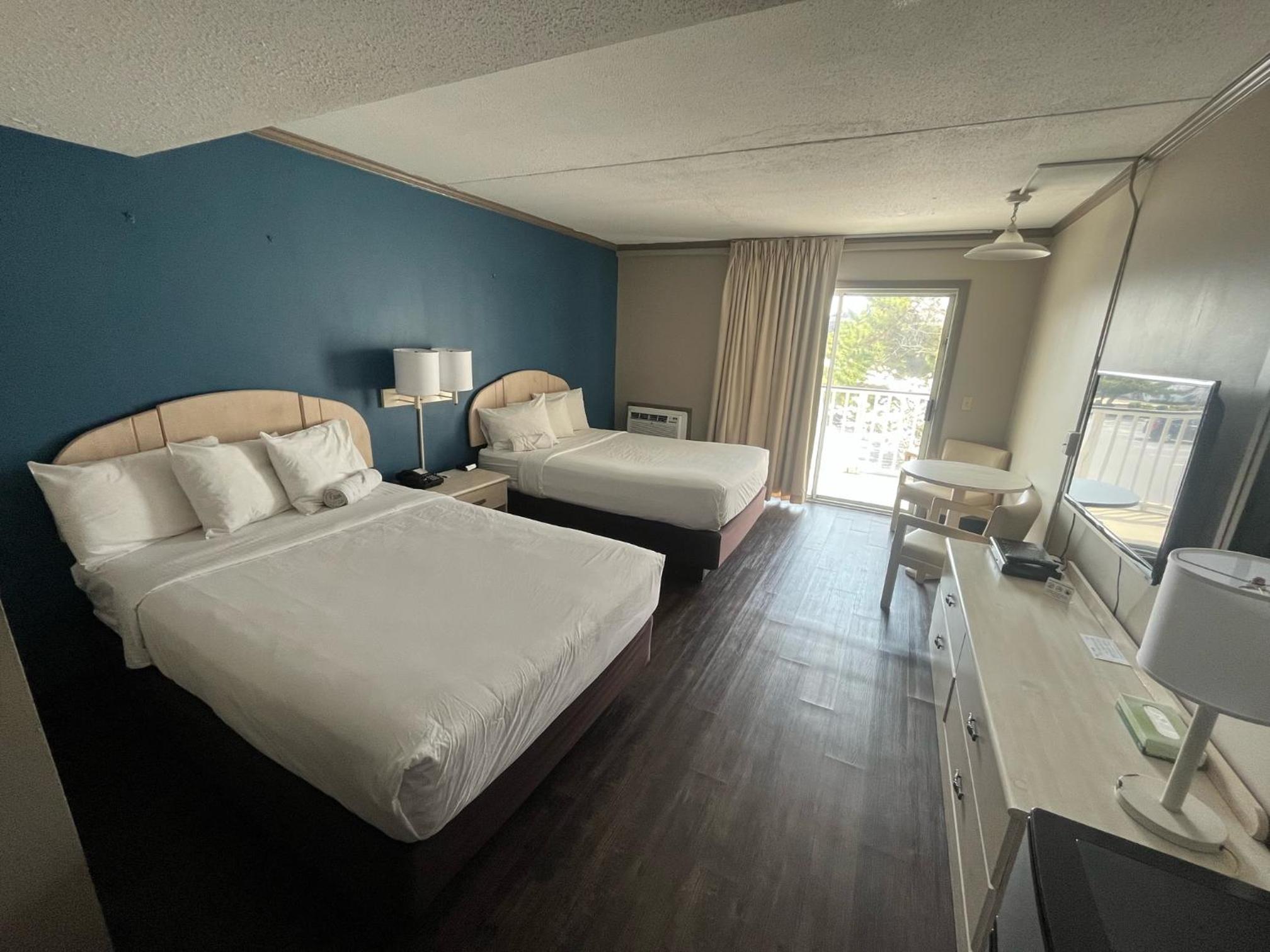Standard Double Room with Two Double Beds photo 2