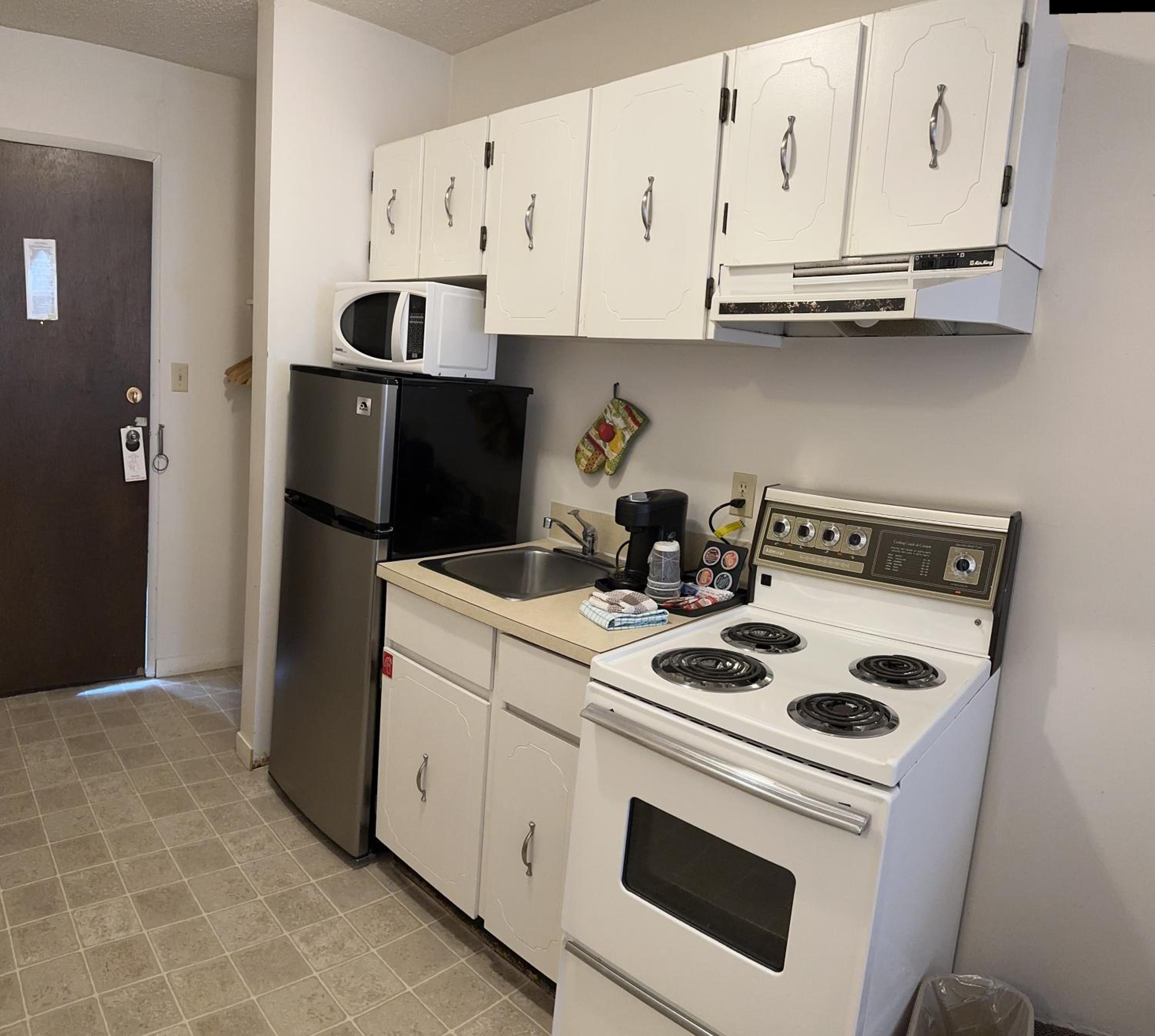 Two Queen Kitchenette photo 2
