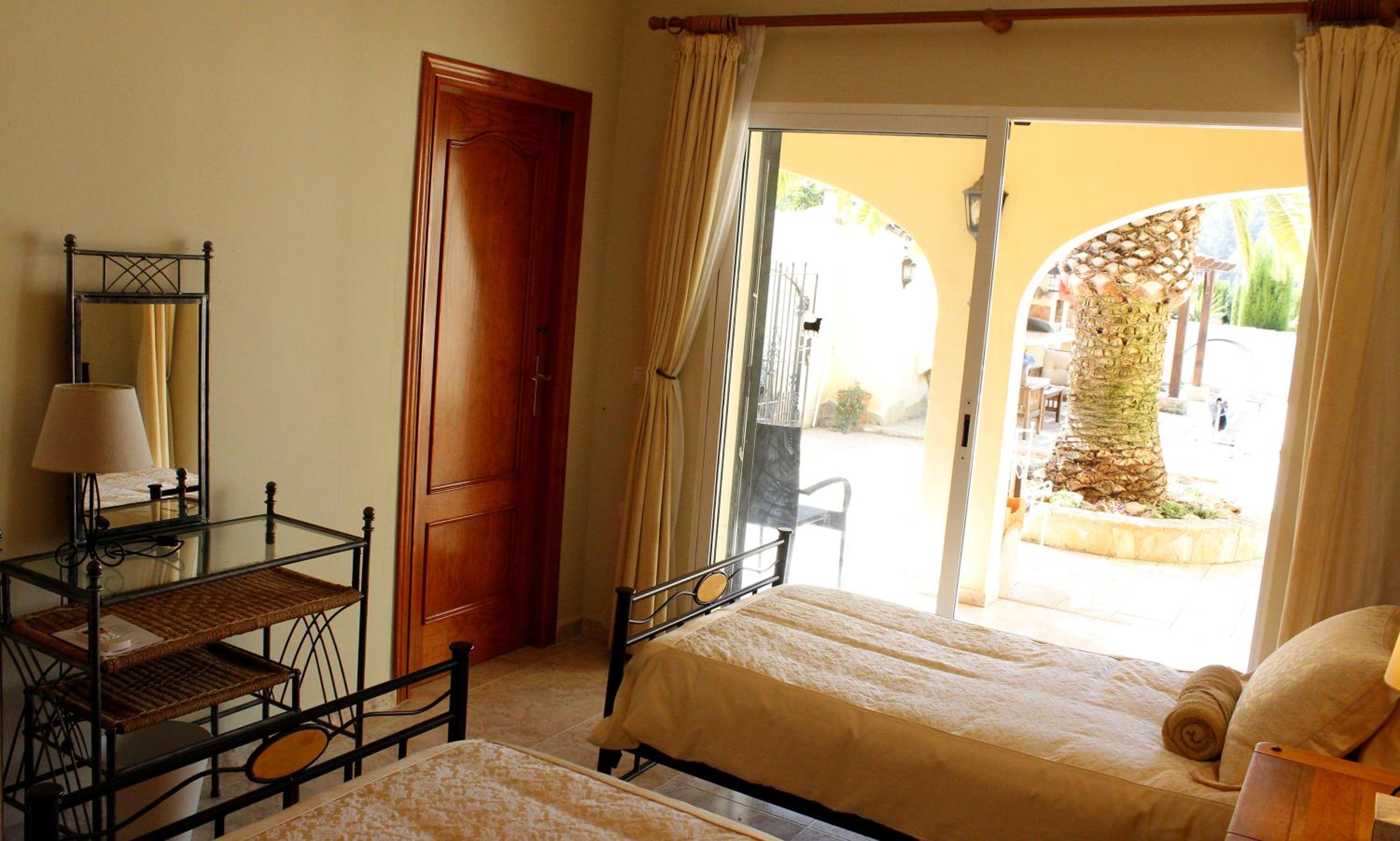 Habitación Doble o con Dos Camas con Vista a la Piscina