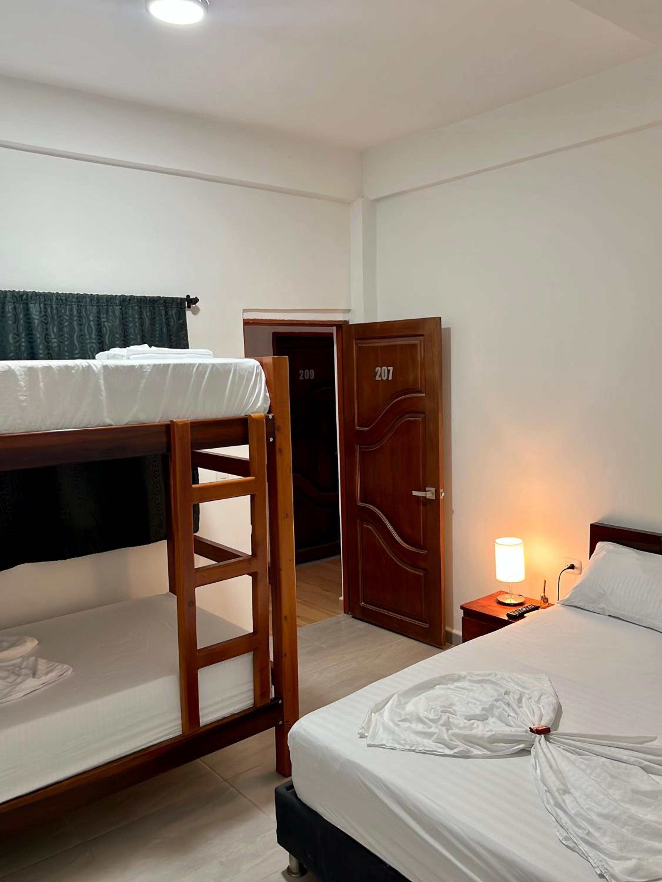 Quadruple Room with Private Bathroom photo 3