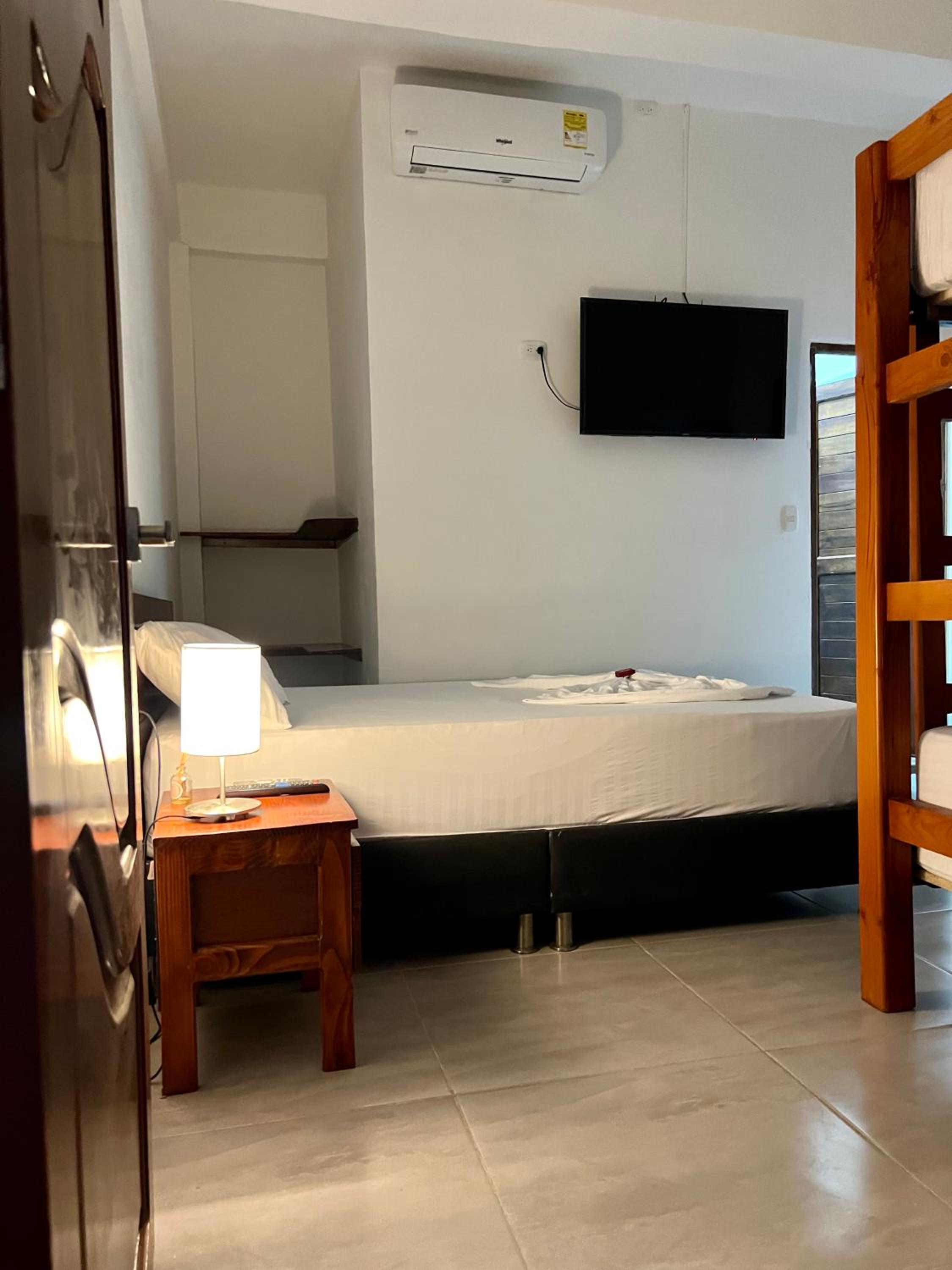 Quadruple Room with Private Bathroom photo 1