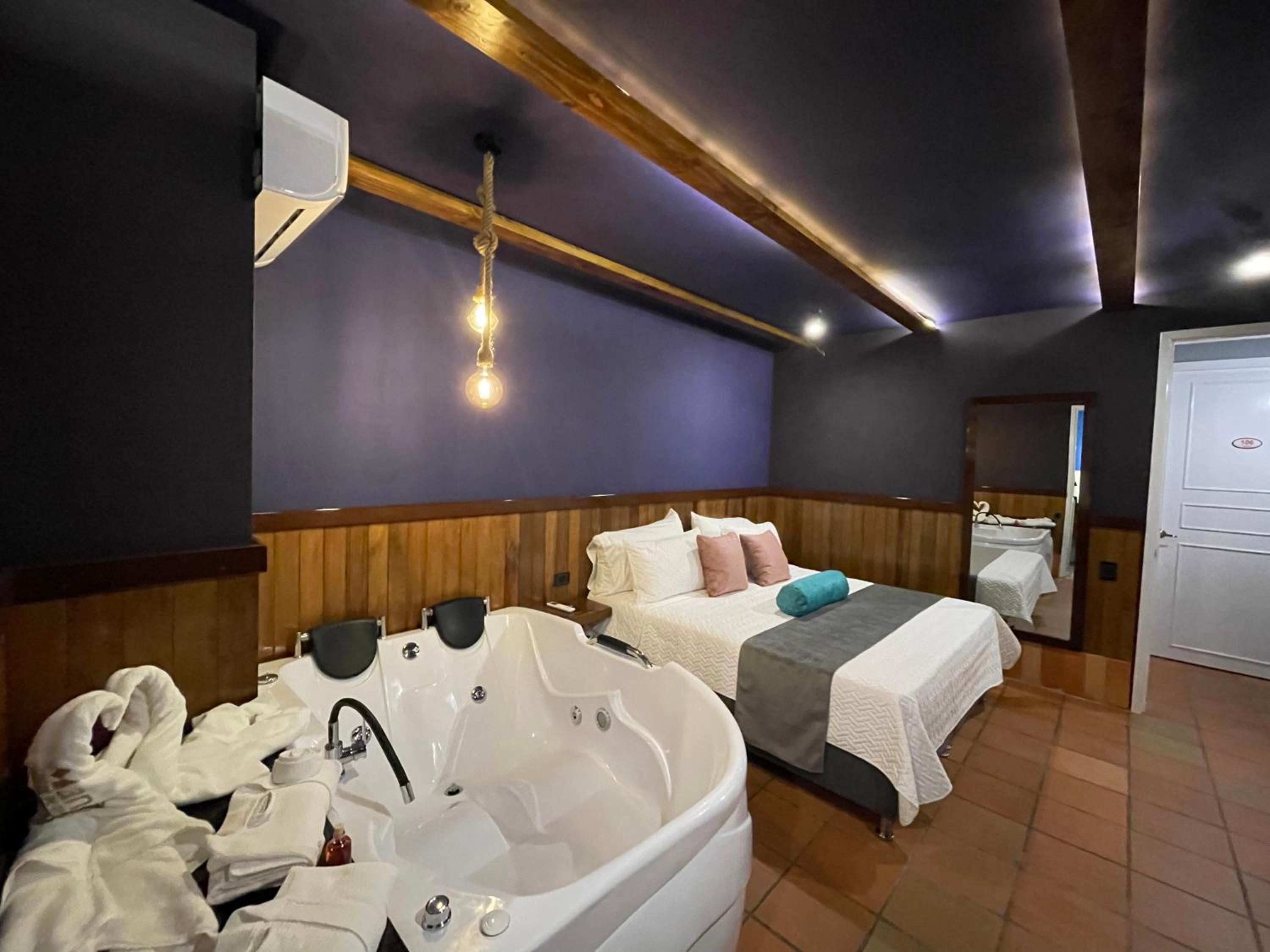 Studio with Spa Bath
