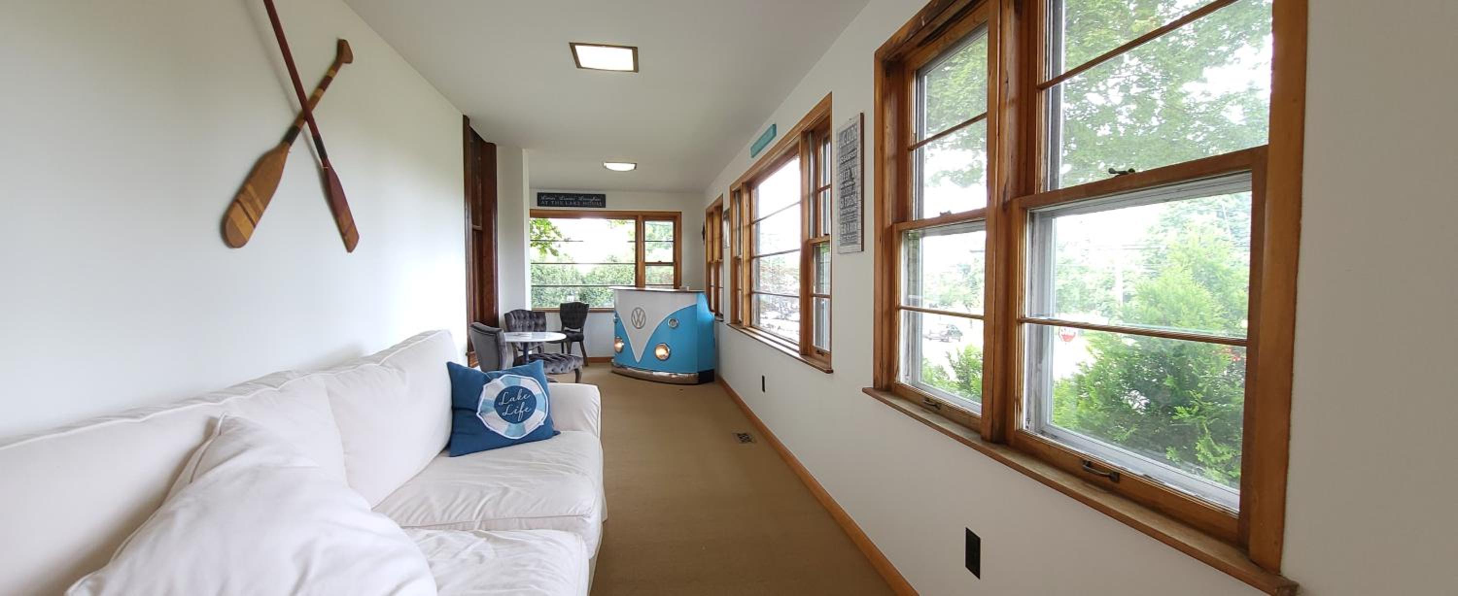 Five-Bedroom House photo 1