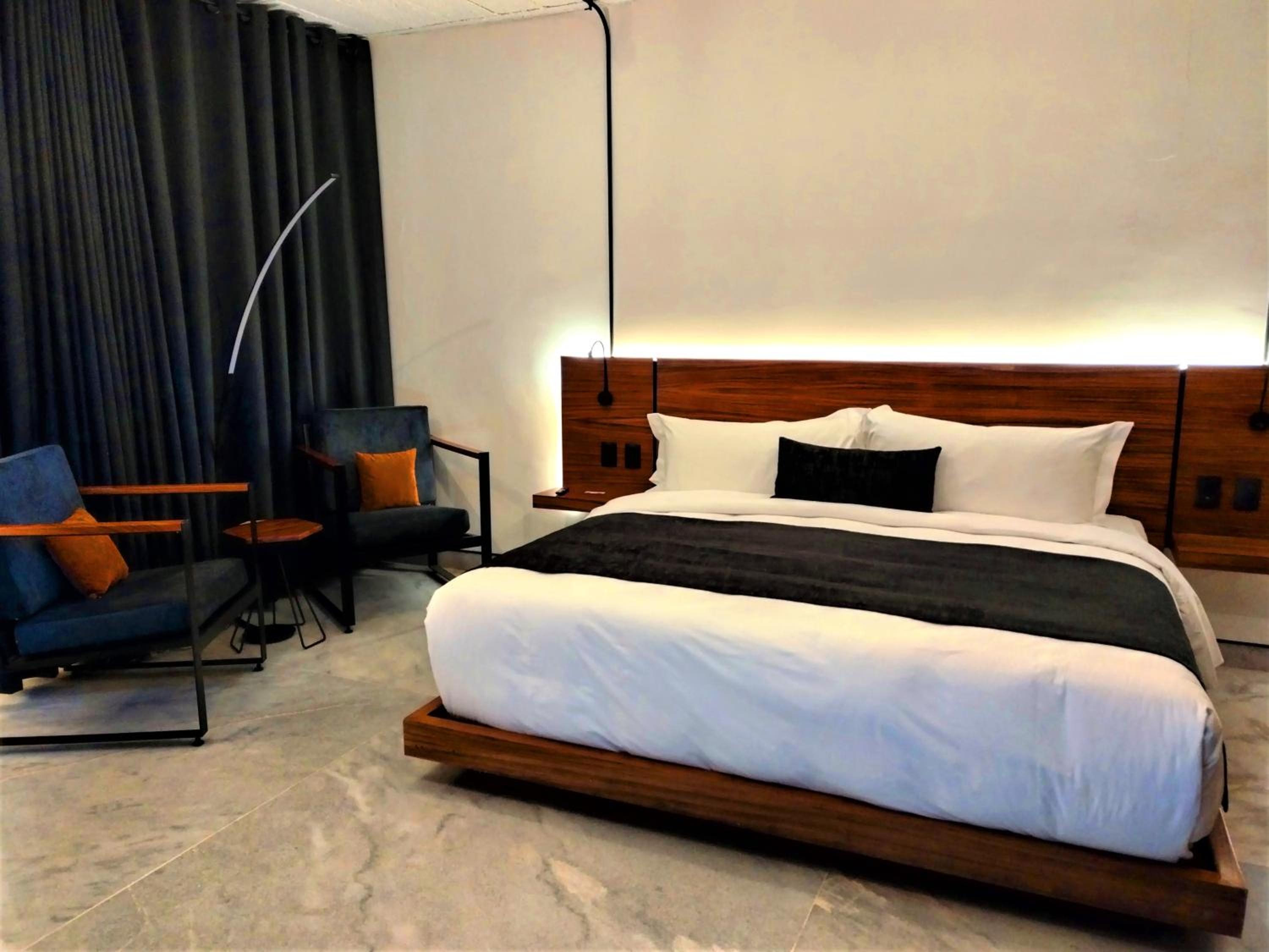 Deluxe Suite with Spa Bath - Photo 1