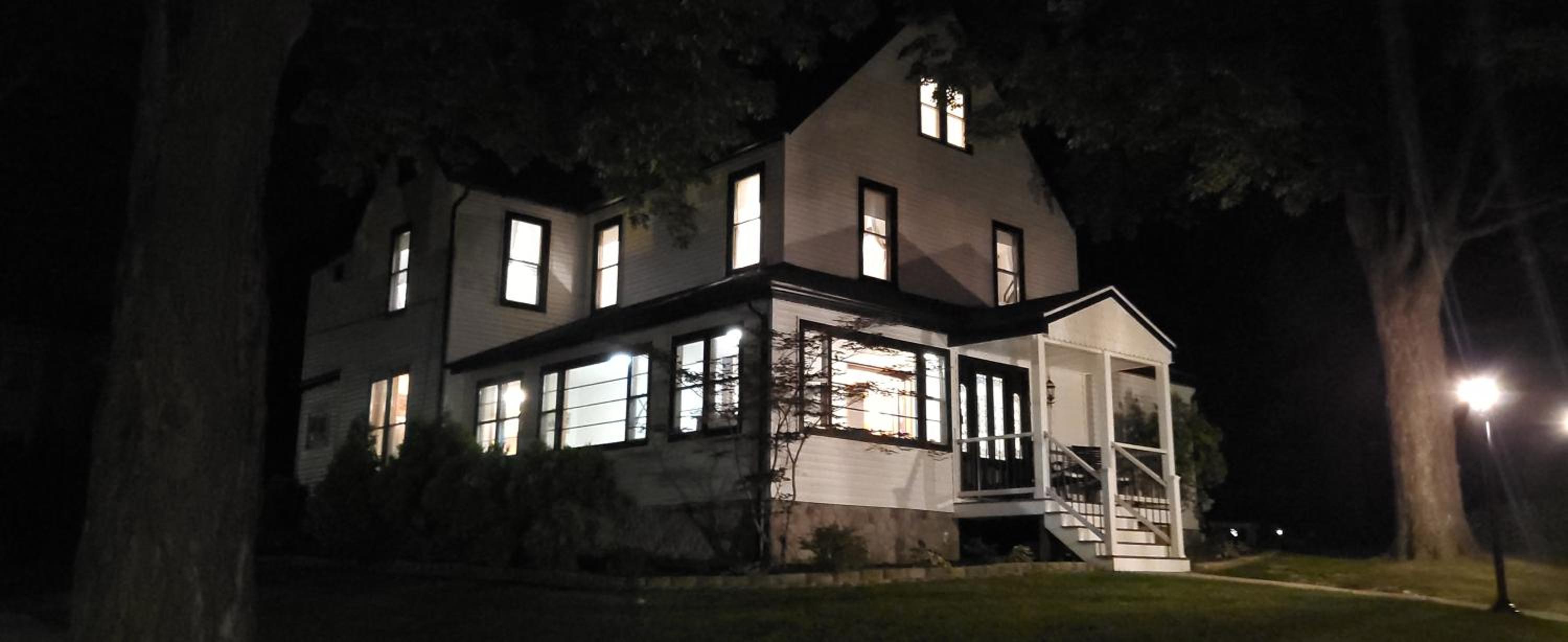 Five-Bedroom House photo 2