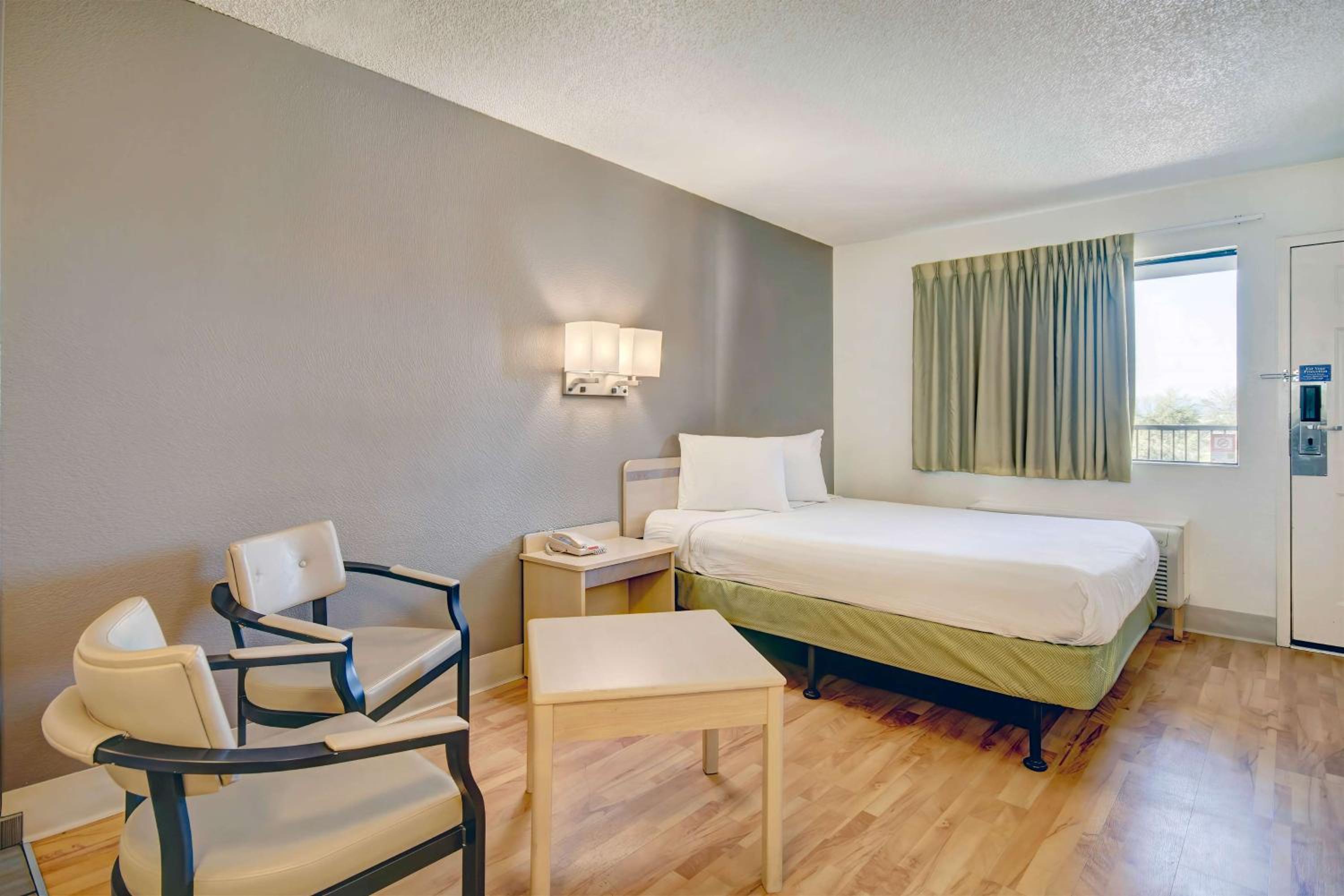 1 King Bed | Non-Smoking, Kitchen | Near Tucson International Airport