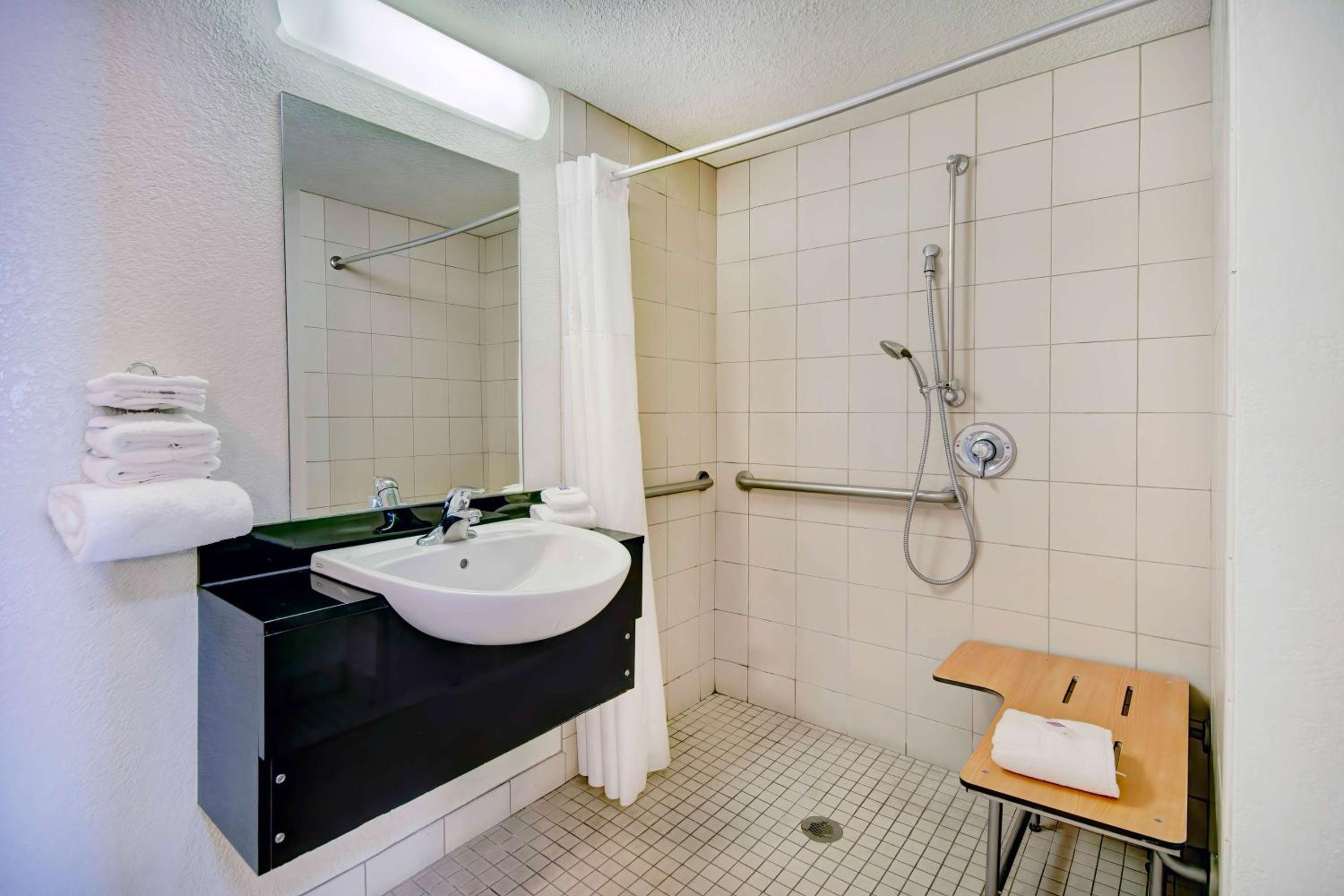 1 King Bed | Non-Smoking, Kitchen | Near Tucson International Airport